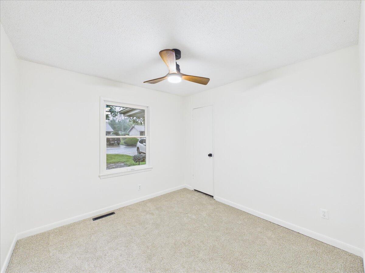 638 South Hampton Avenue Property Photo 33