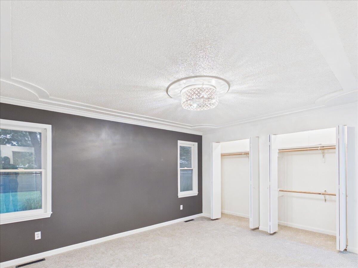 638 South Hampton Avenue Property Photo 36