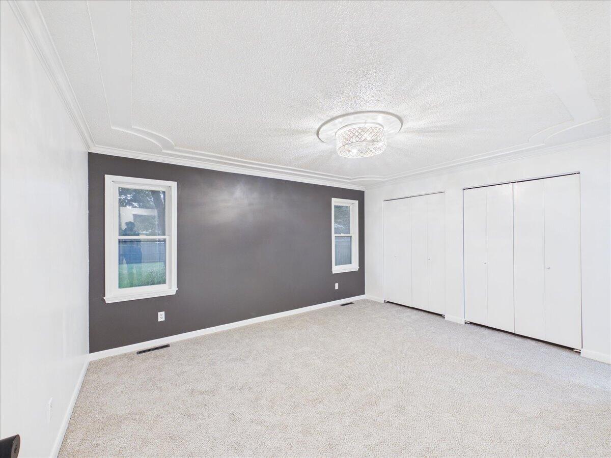 638 South Hampton Avenue Property Photo 37