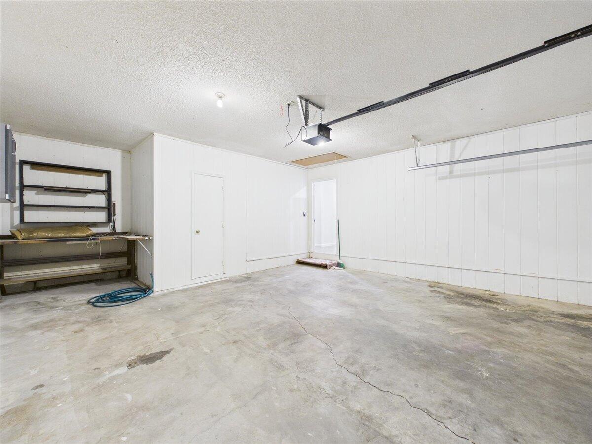 638 South Hampton Avenue Property Photo 43