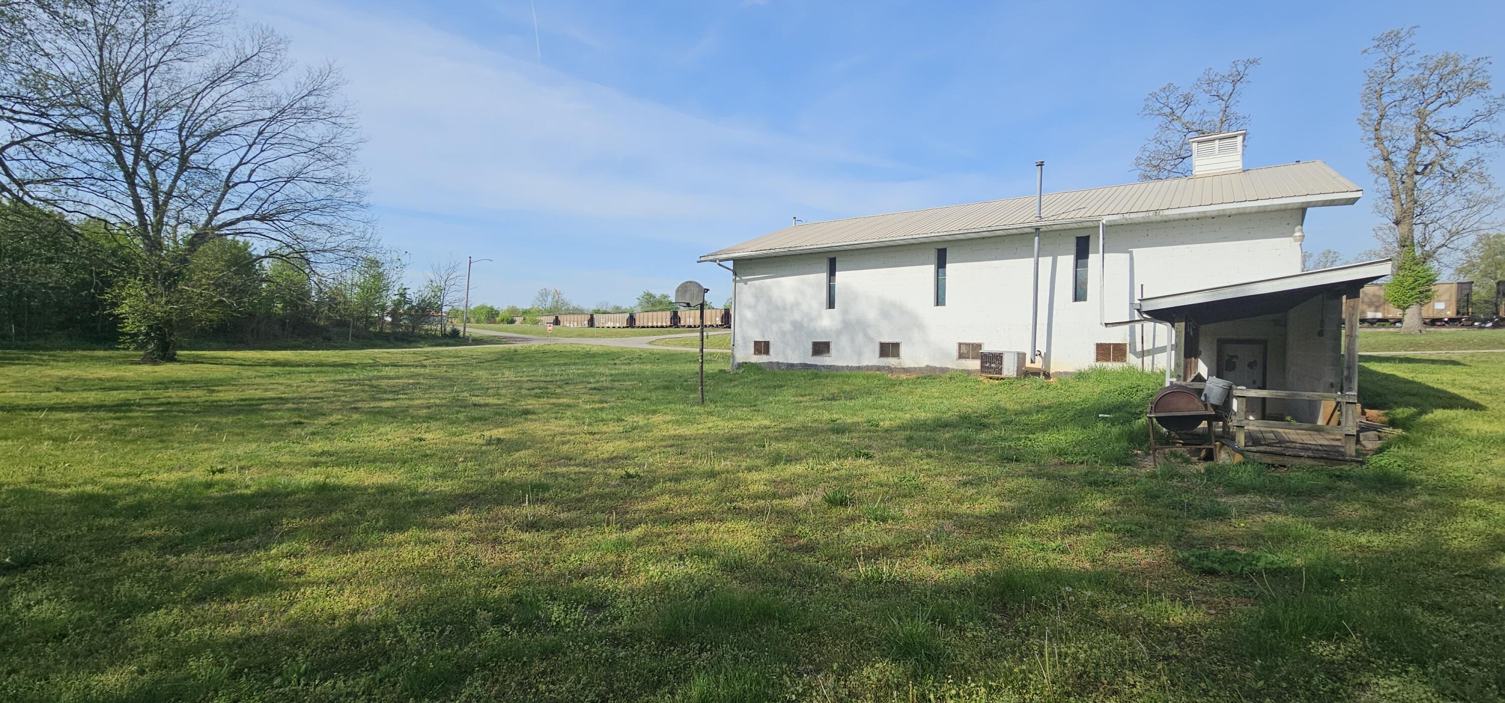 400 Bingham Street Property Photo 16