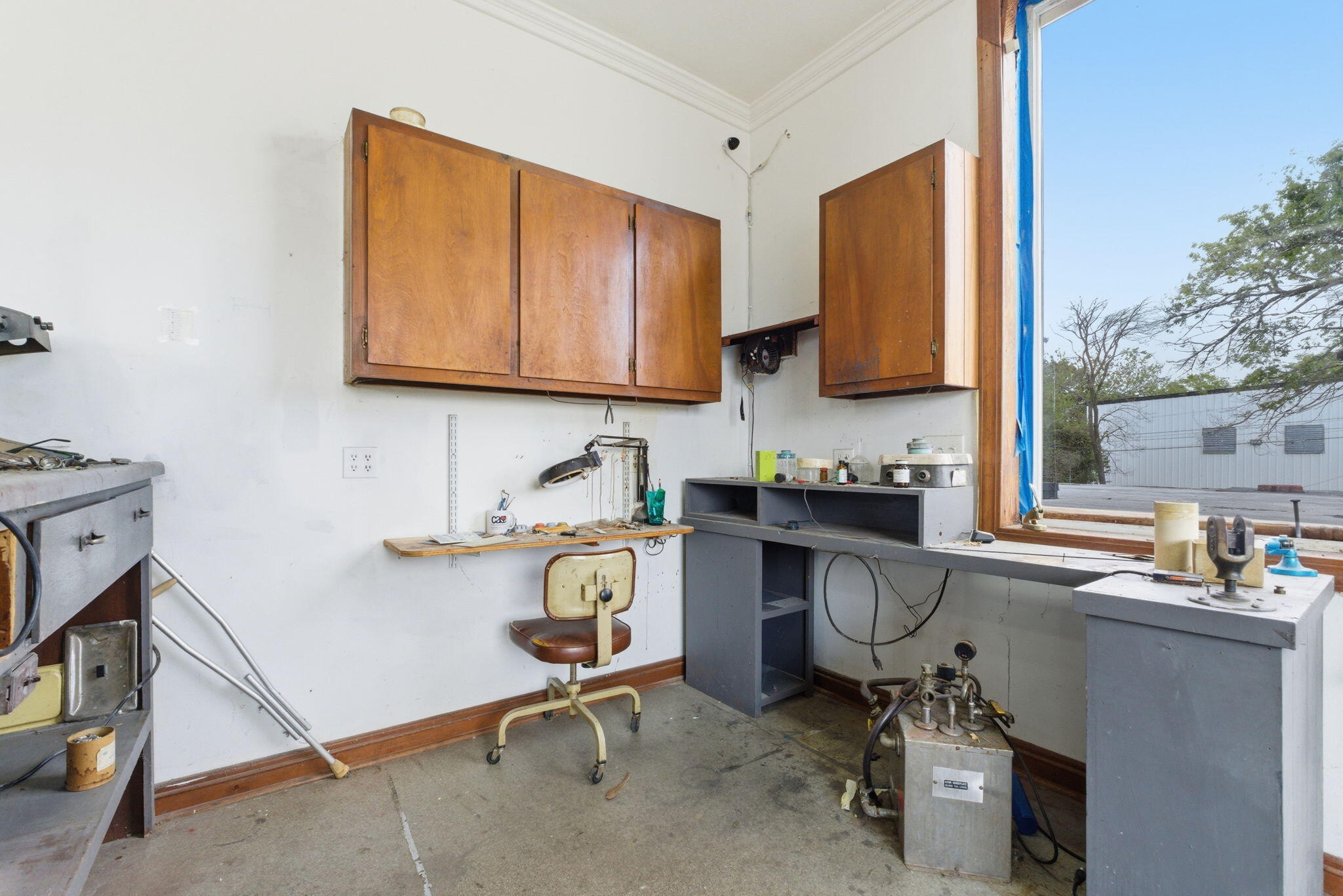 2122 South Glenstone Avenue Property Photo 15