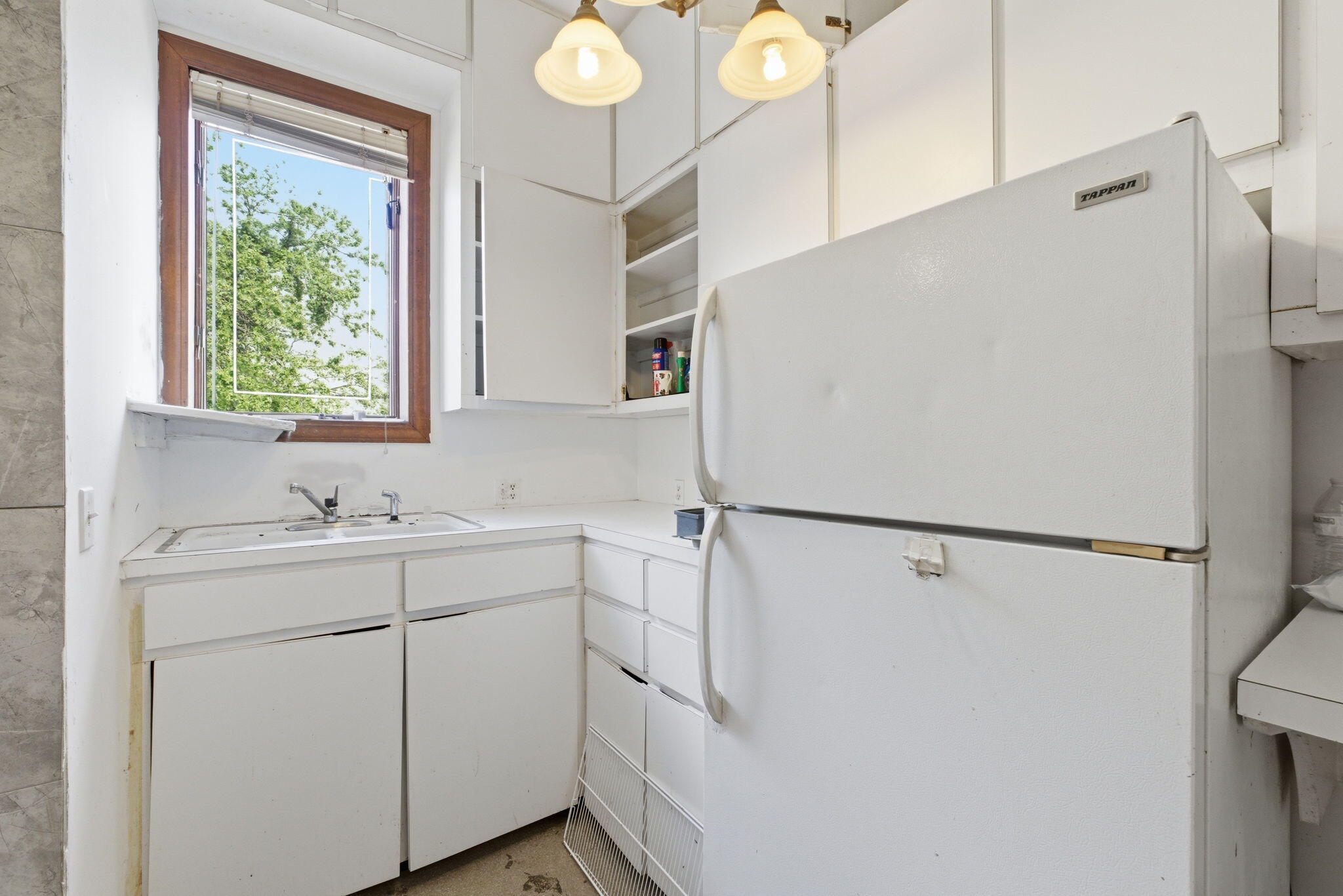 2122 South Glenstone Avenue Property Photo 19