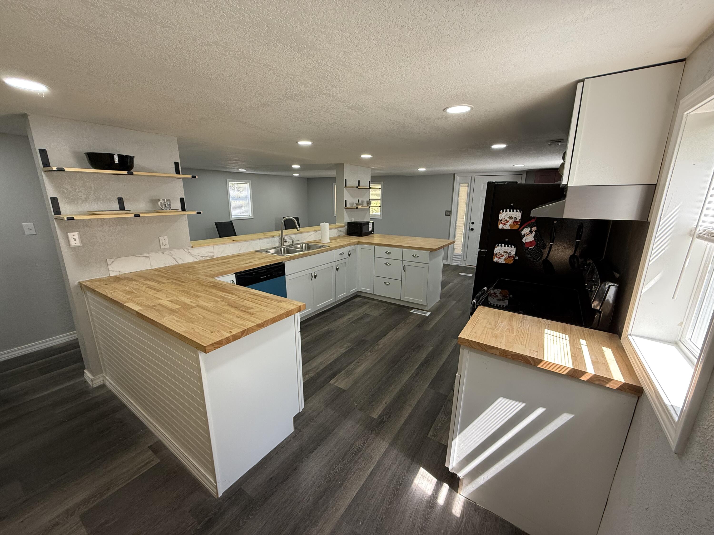 9023 Strawberry Road Property Photo 4