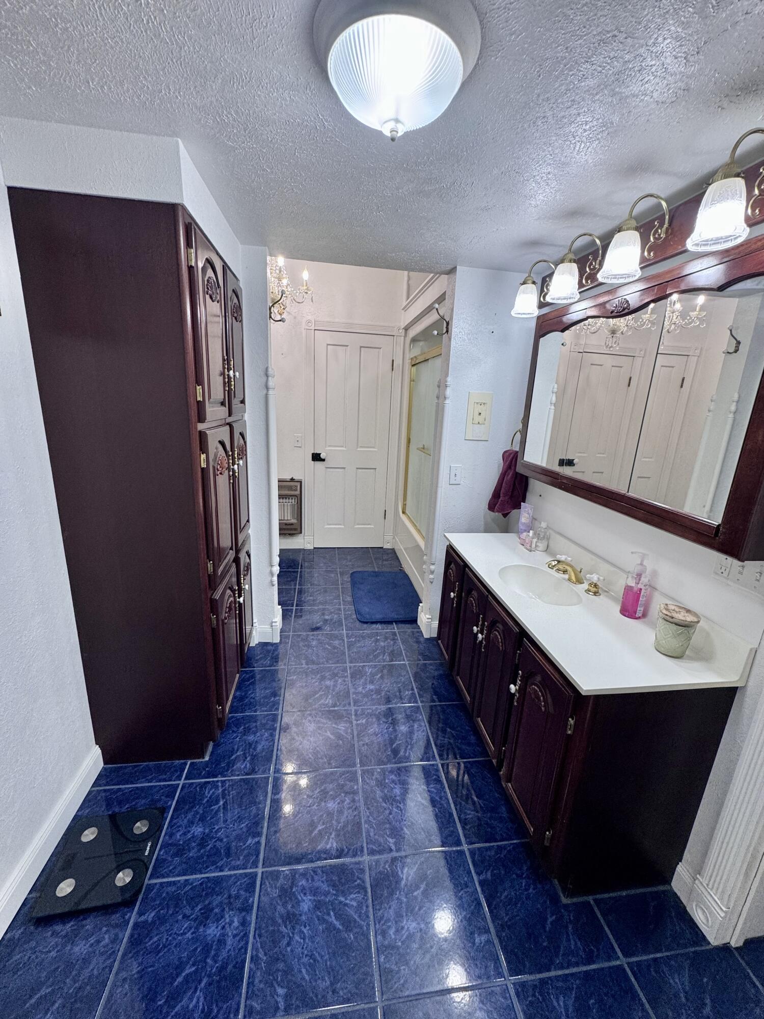 806 Broadway Street Property Photo 31
