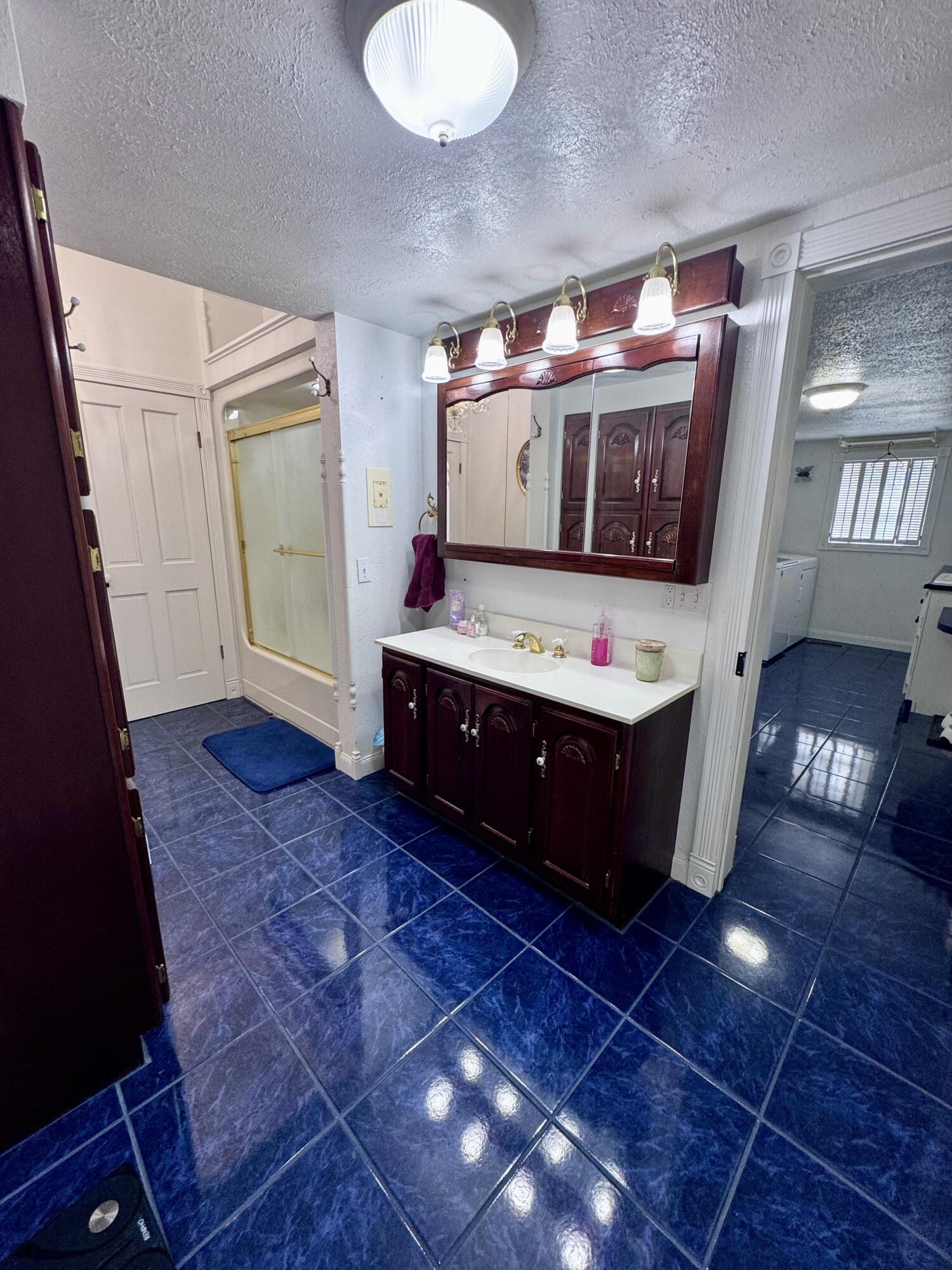 806 Broadway Street Property Photo 32