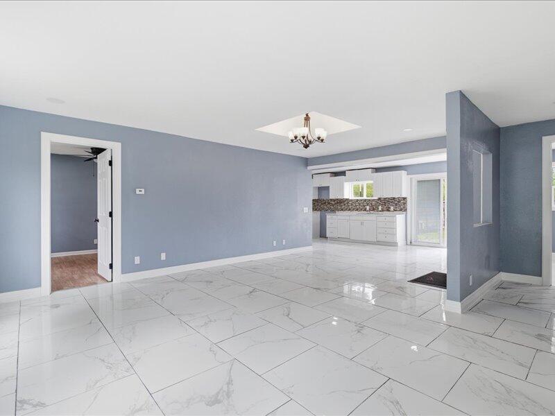 1209 North Central Avenue Property Photo 3