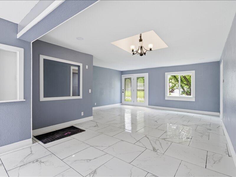 1209 North Central Avenue Property Photo 6