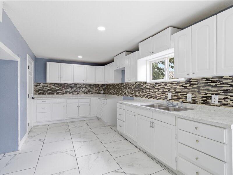 1209 North Central Avenue Property Photo 8