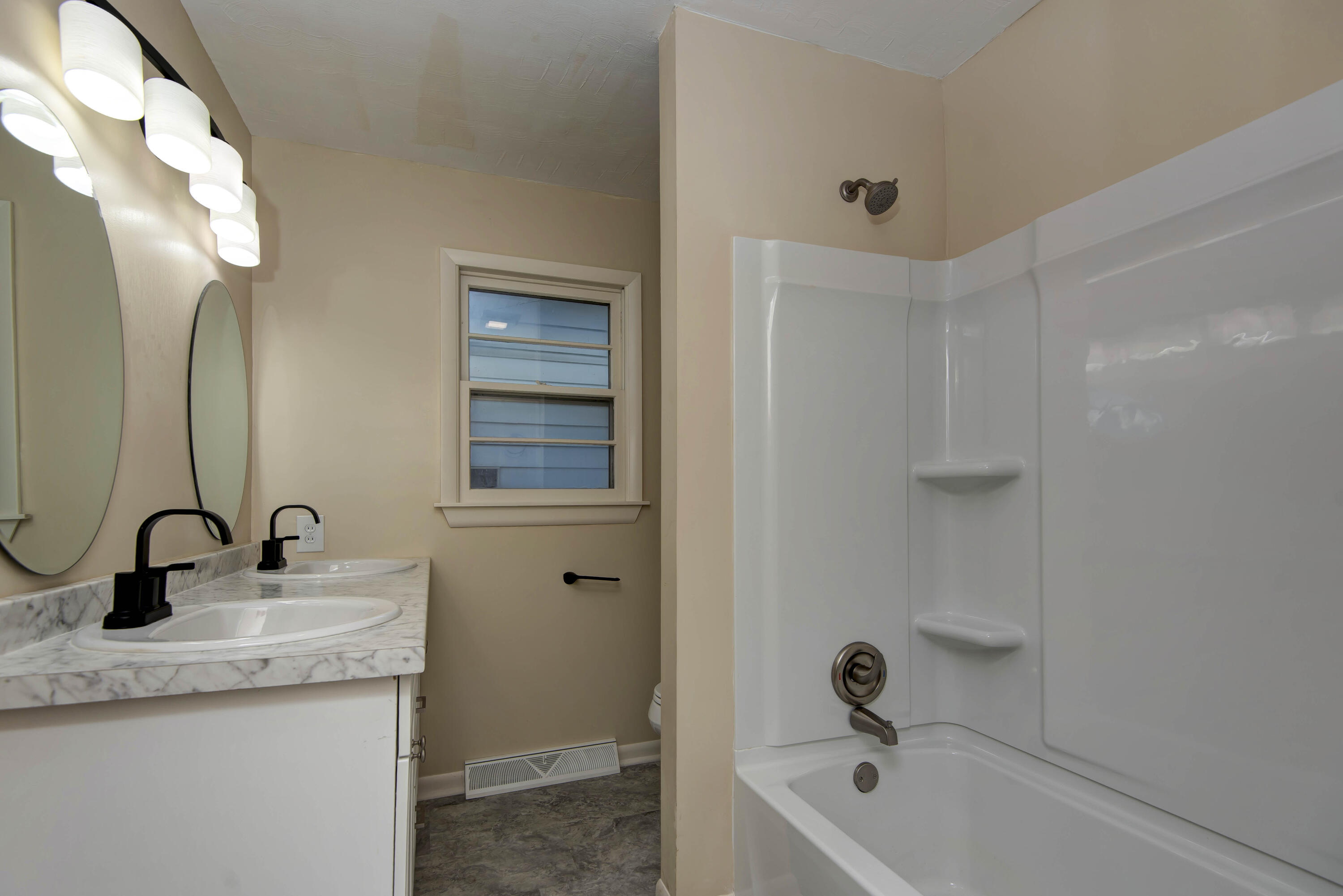 1846 South Nettleton Avenue Property Photo 7