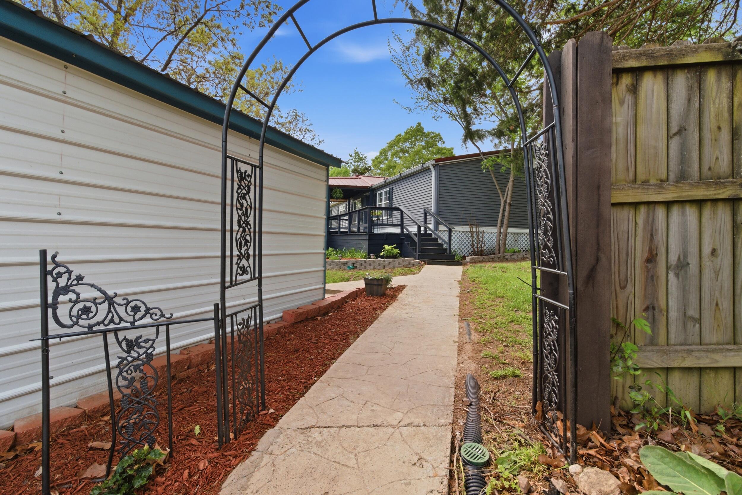 3650/3648 County Road 6540 Property Photo 47