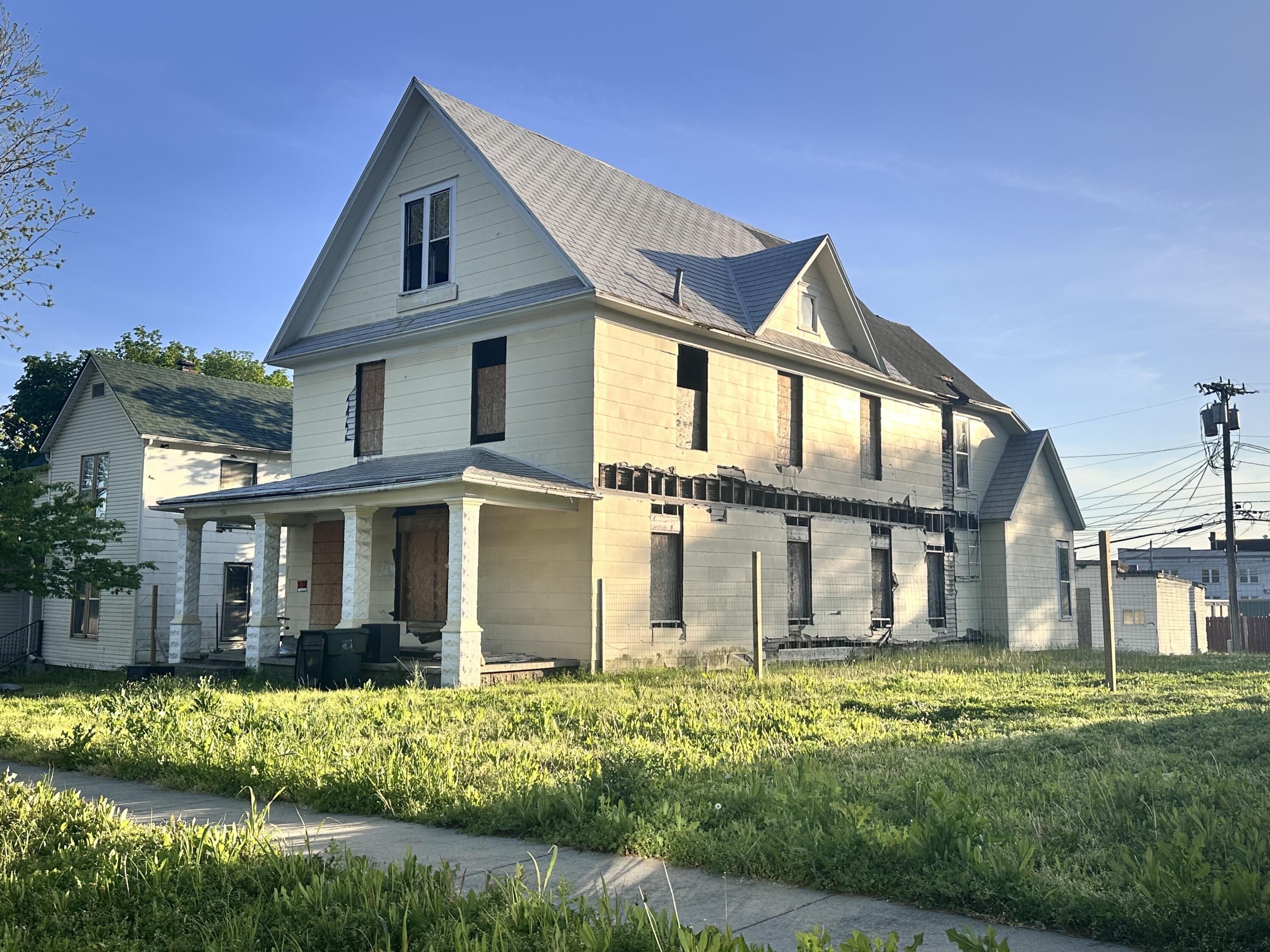 304 6th Street Property Photo 1
