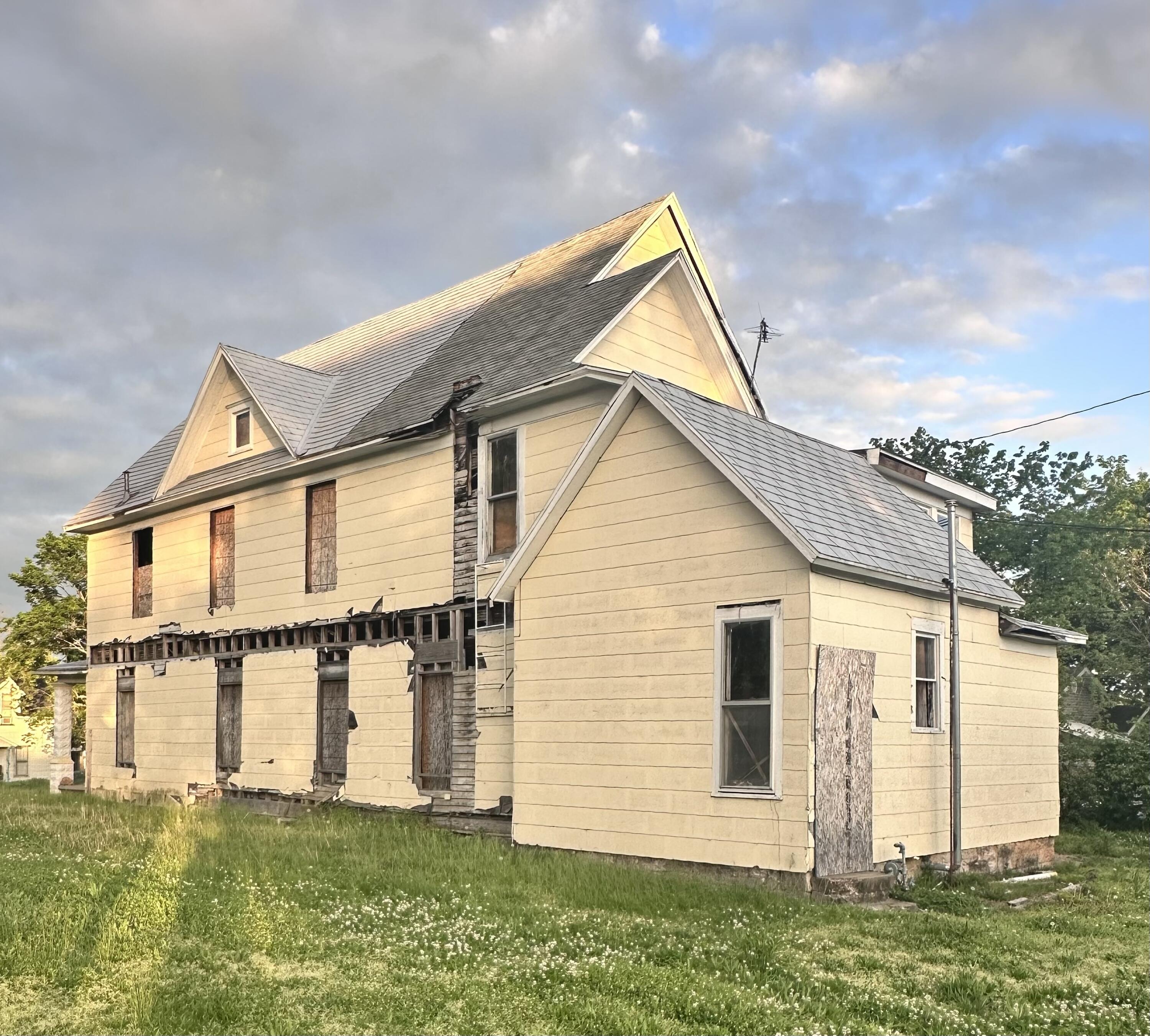 304 6th Street Property Photo 2