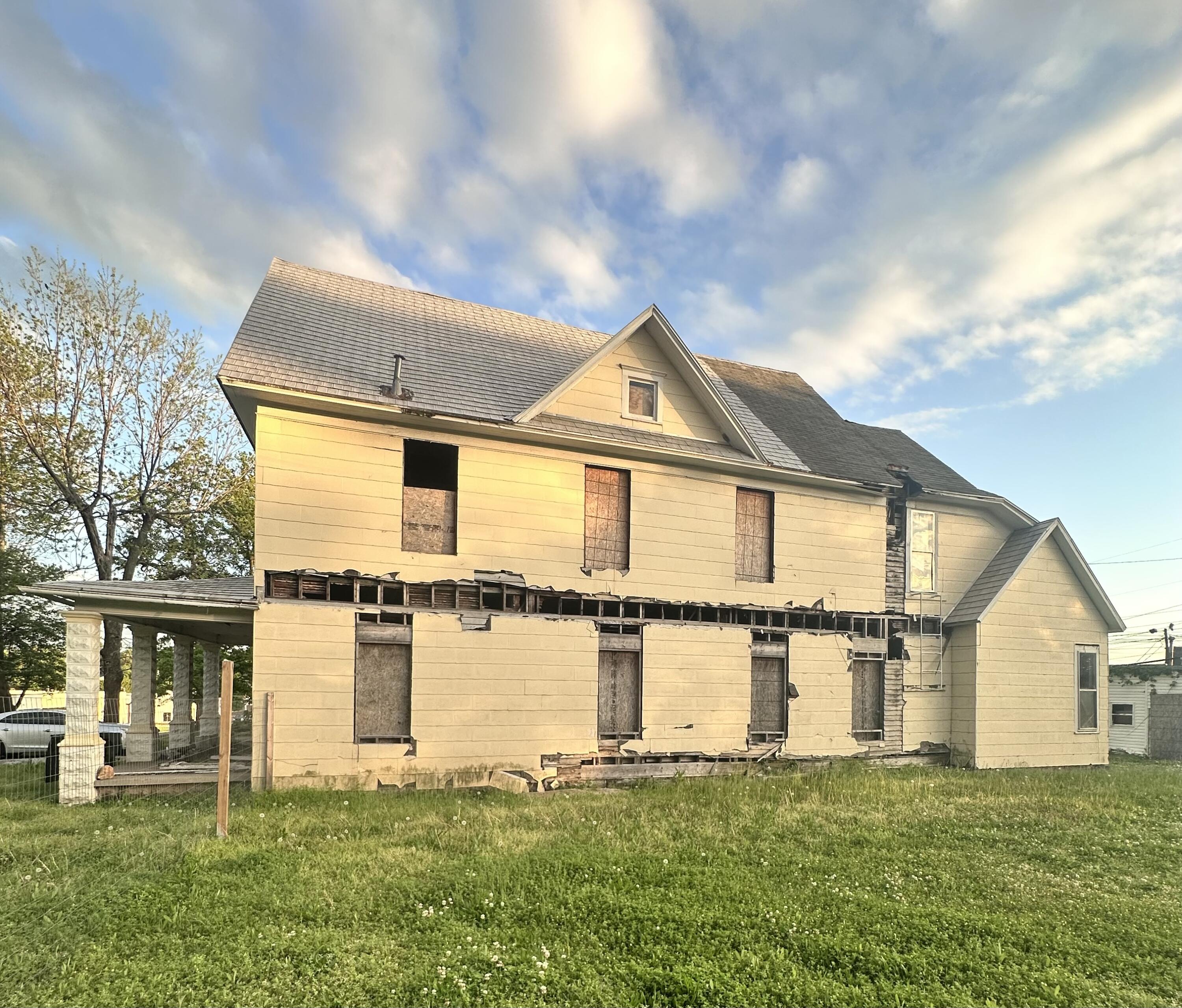 304 6th Street Property Photo 3