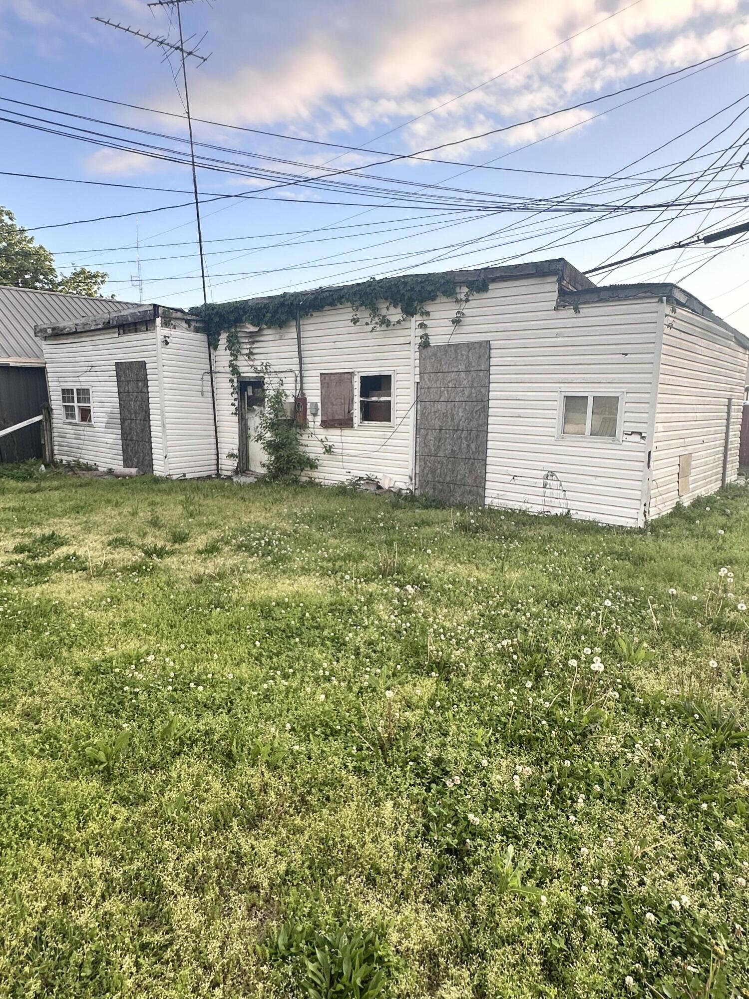 304 6th Street Property Photo 4