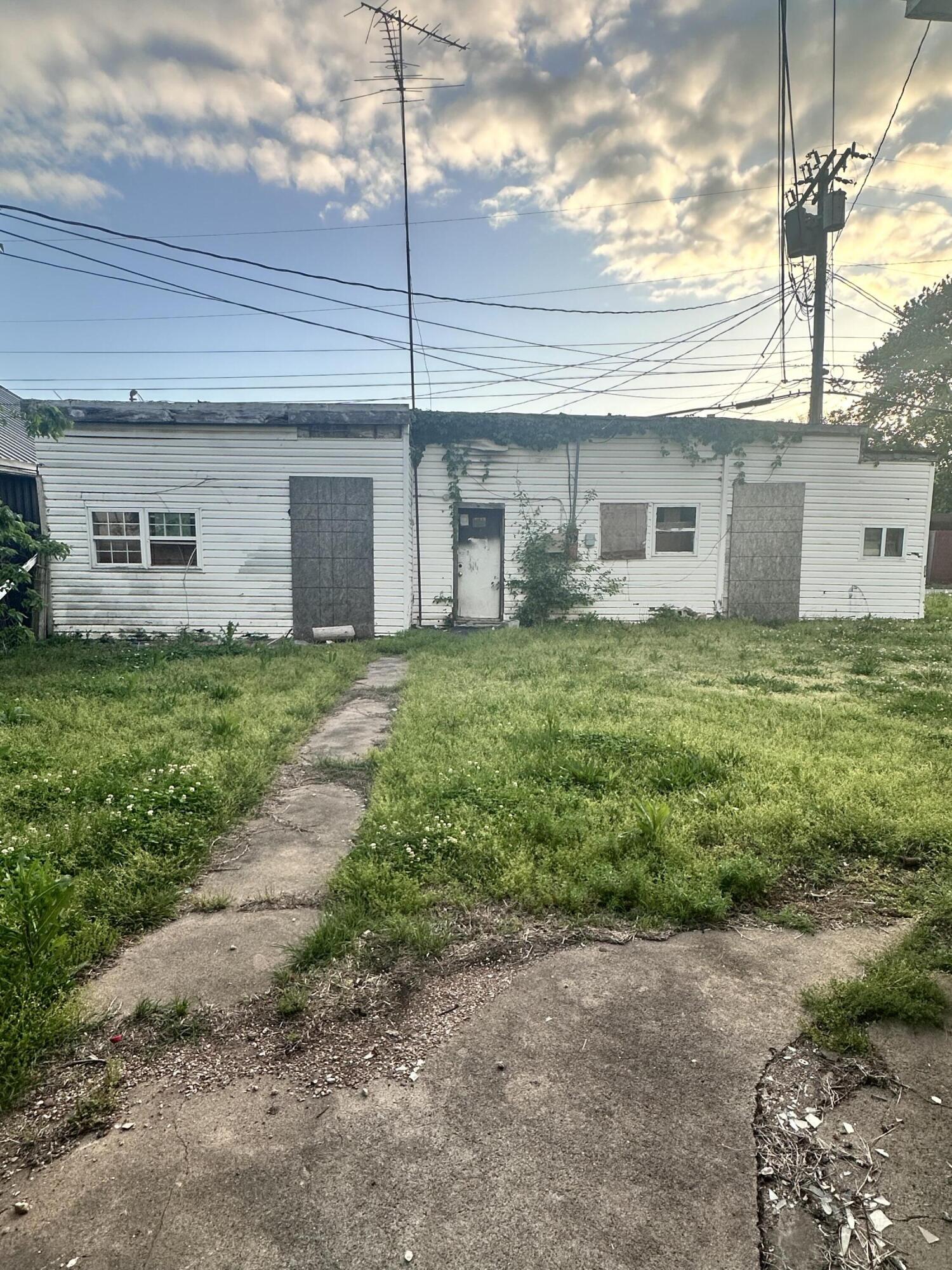304 6th Street Property Photo 5