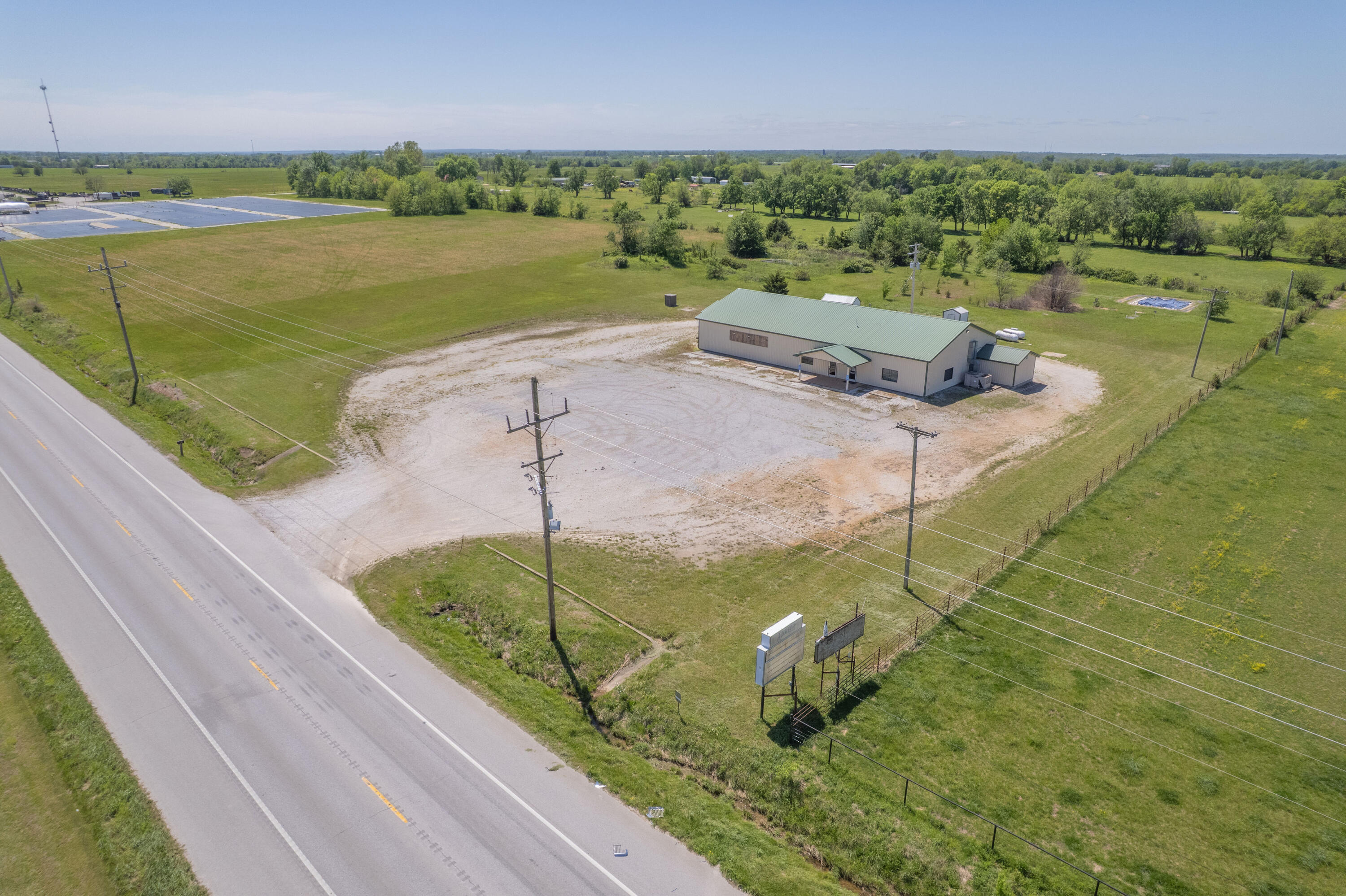 1630 Highway 59 Property Photo 5
