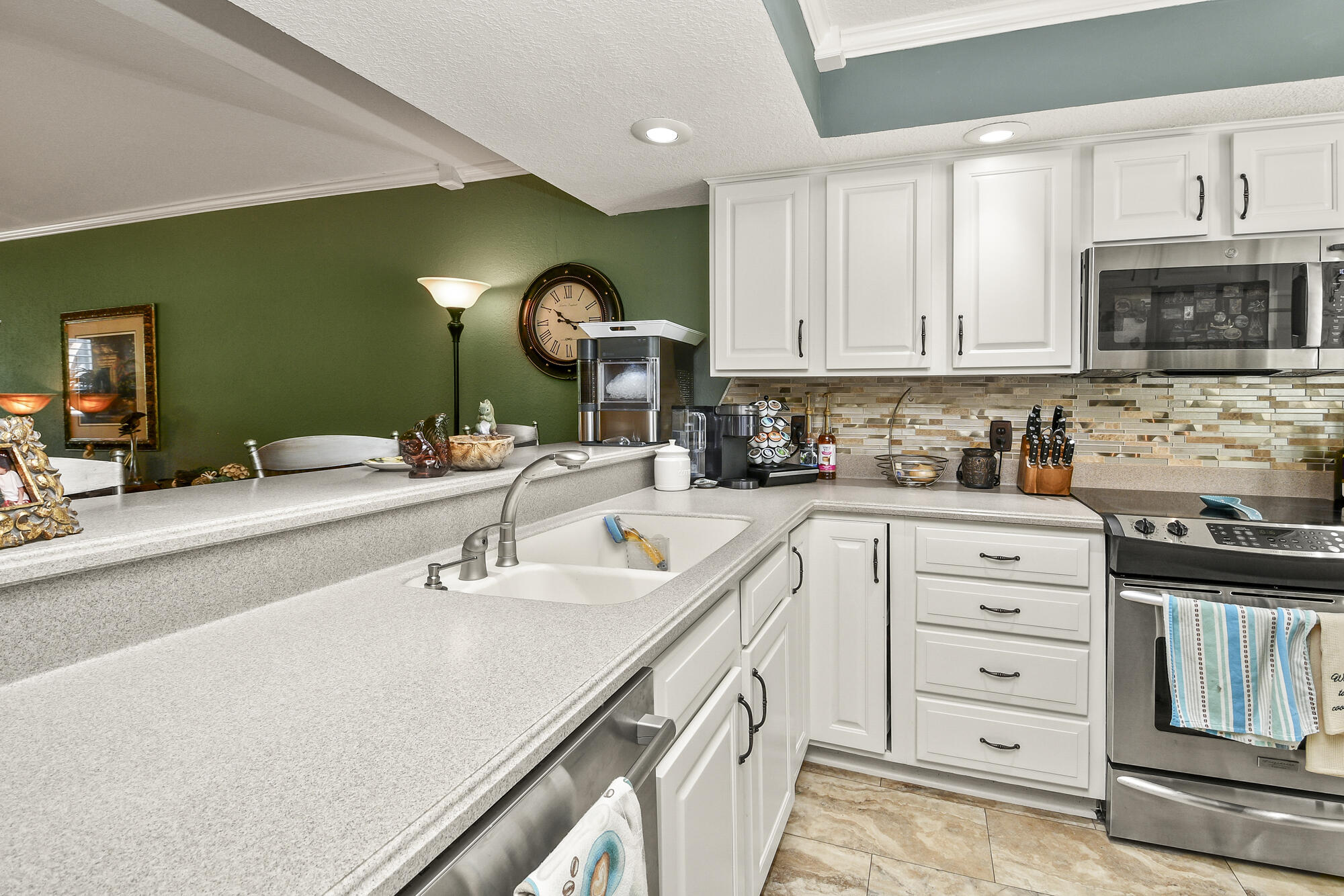 443 Avondale Drive Property Photo 11