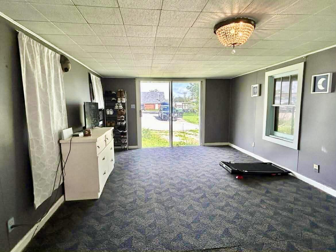 251 South Archer Avenue Property Photo 7