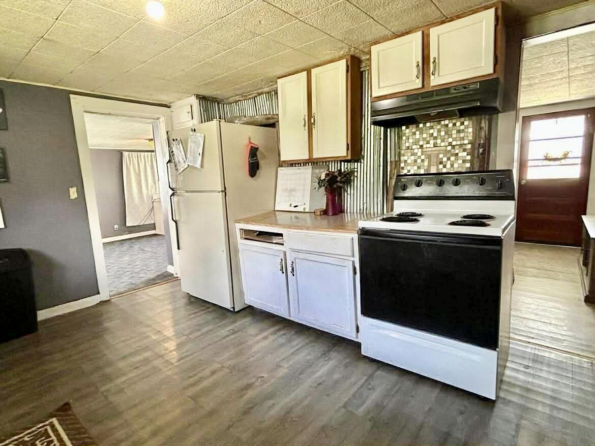 251 South Archer Avenue Property Photo 8