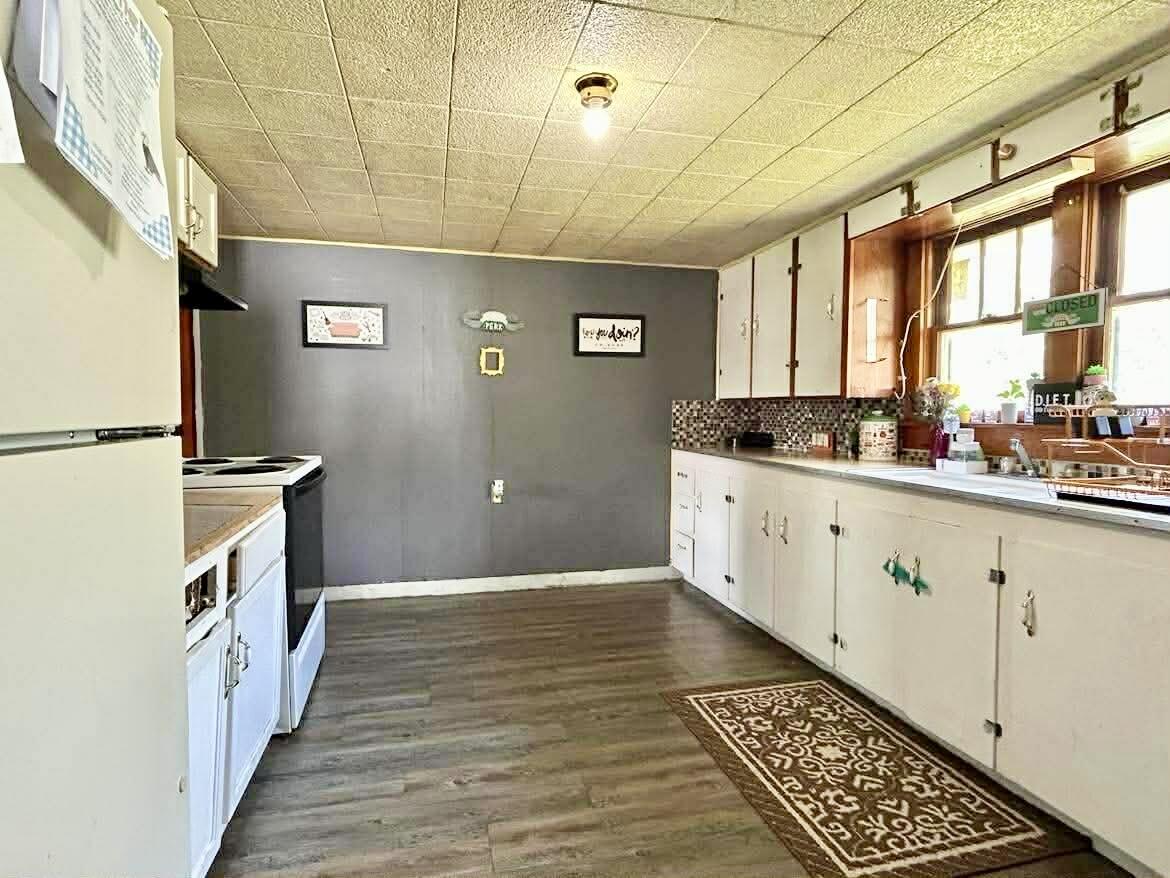 251 South Archer Avenue Property Photo 10
