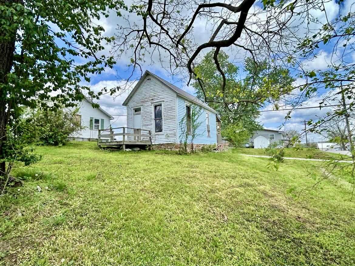 251 South Archer Avenue Property Photo 19