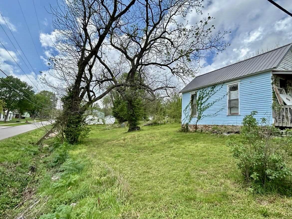 251 South Archer Avenue Property Photo 21