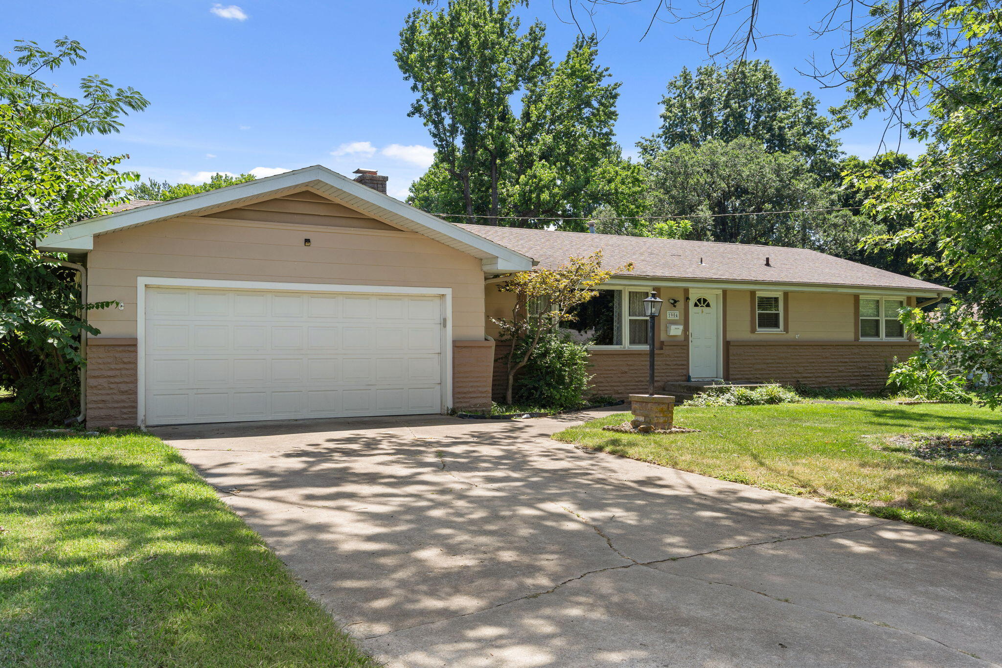 1904 South Valleyroad Avenue Property Photo 3