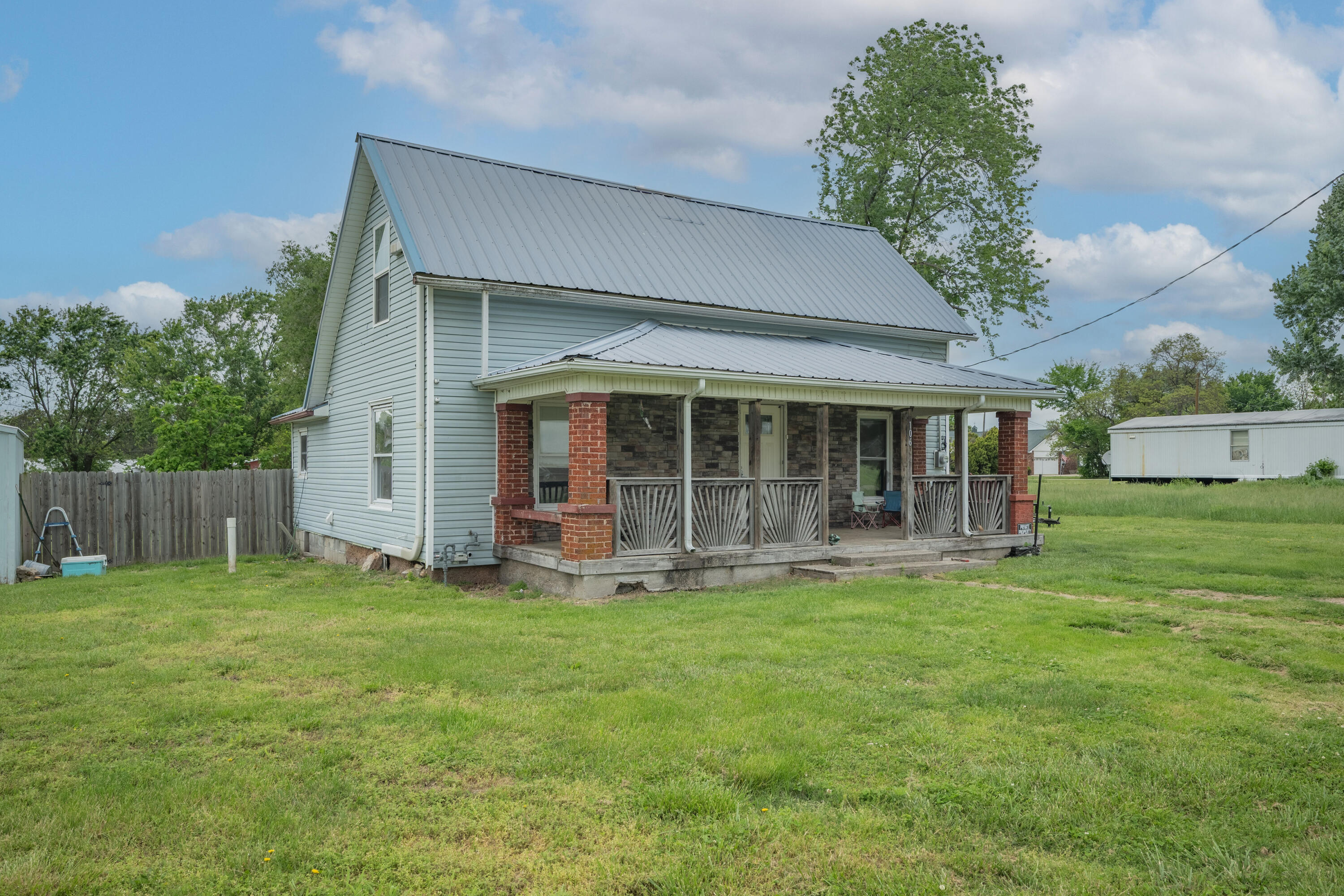 10604 North Front Street Property Photo 1