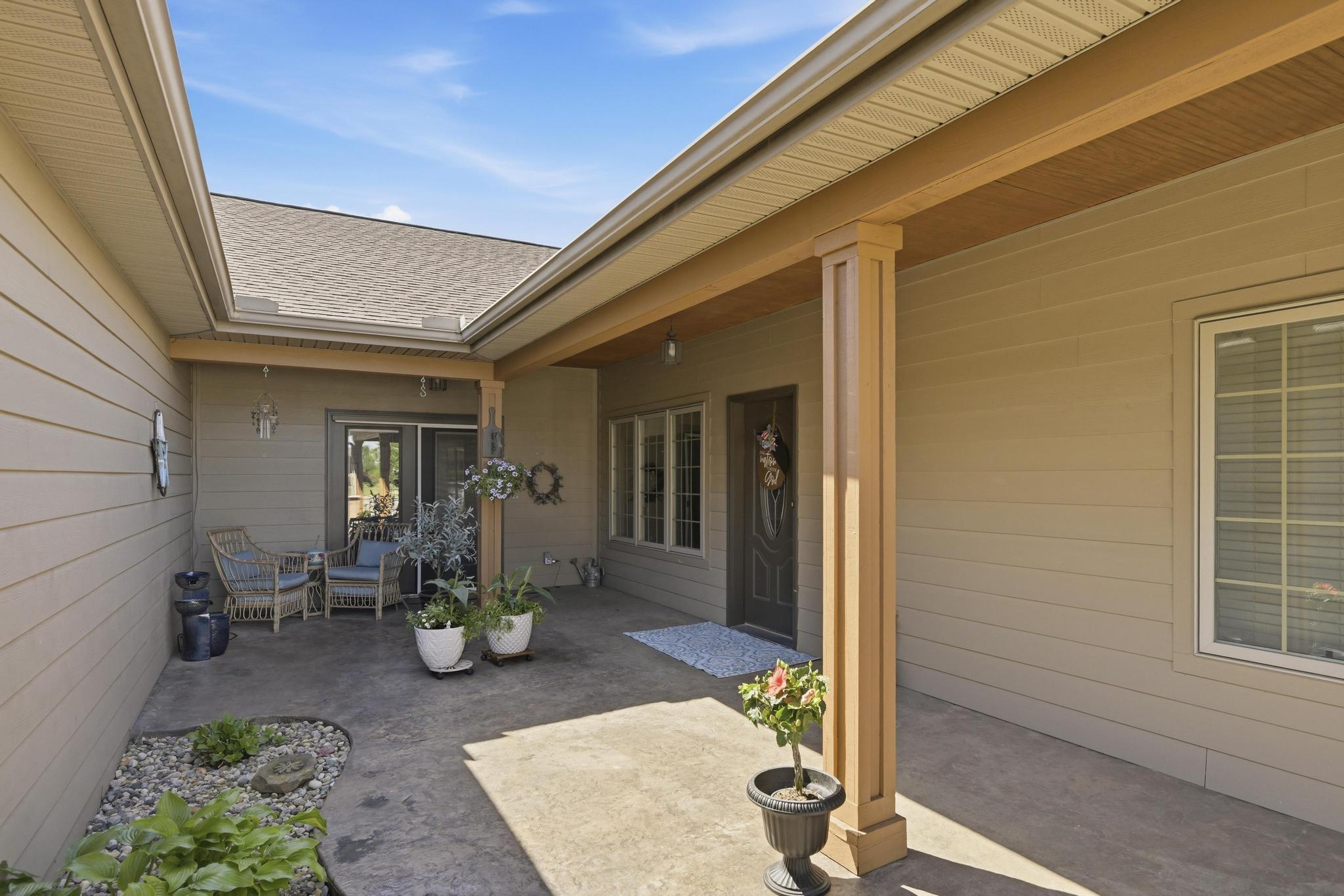 1909 Bluebird Way Property Photo 5