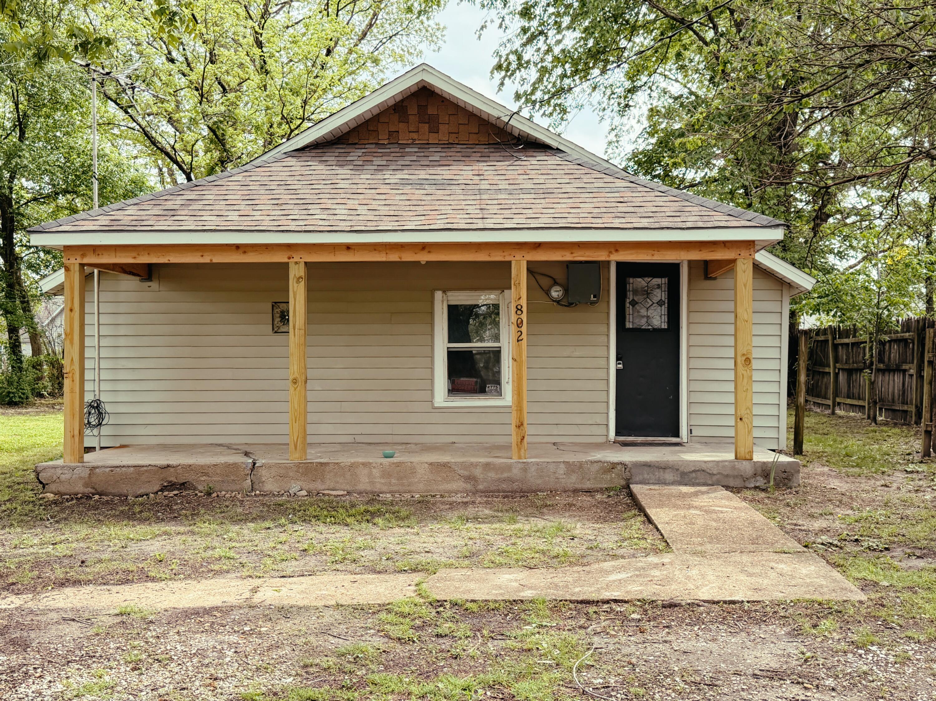 802 South Main Avenue Property Photo 1