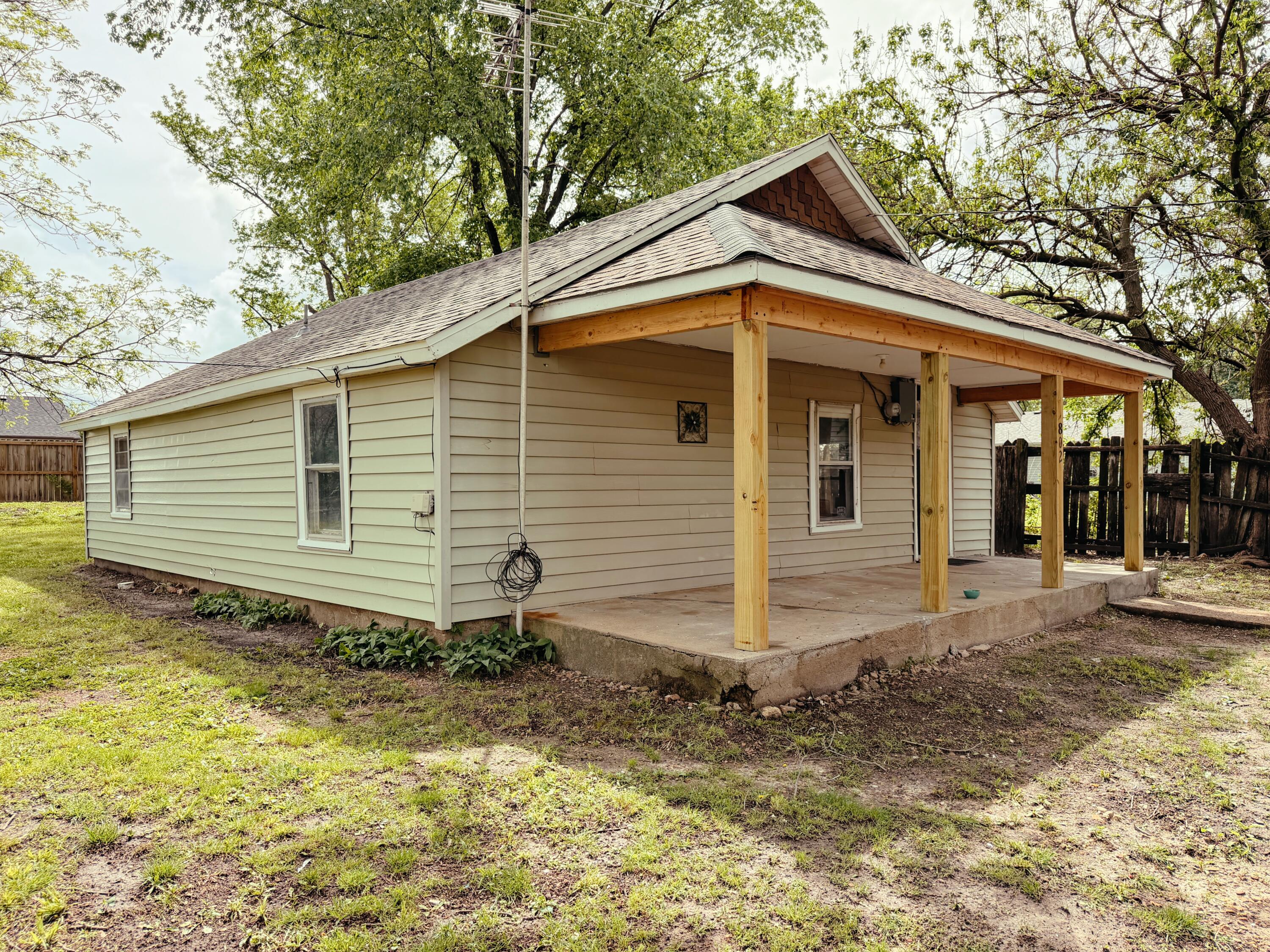802 South Main Avenue Property Photo 3