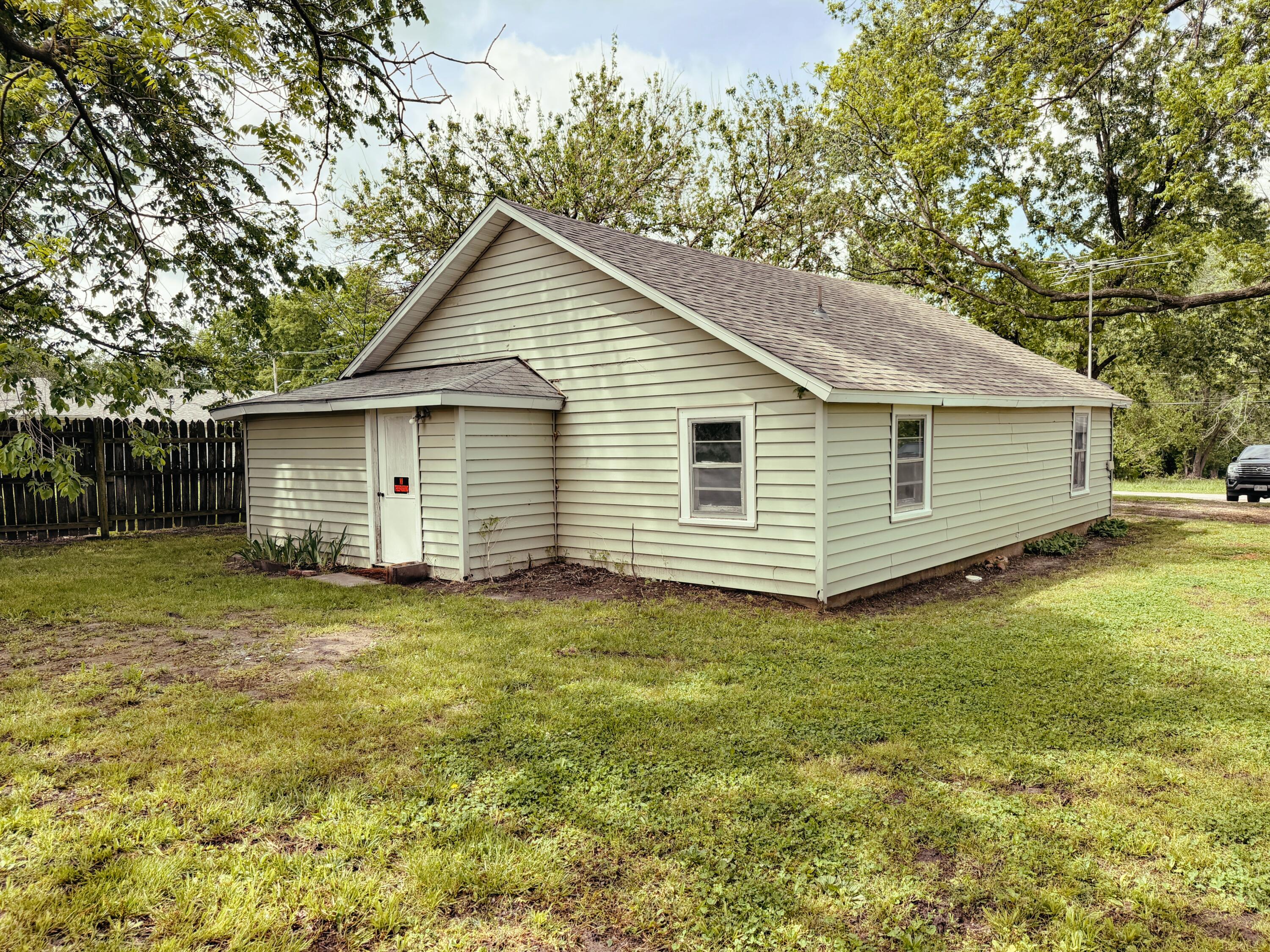 802 South Main Avenue Property Photo 28