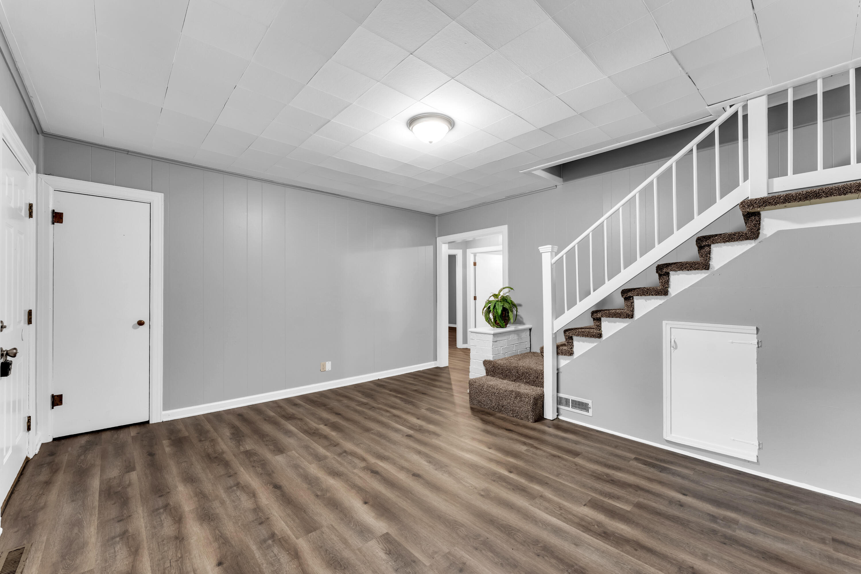 1439 South Luster Avenue Property Photo 4
