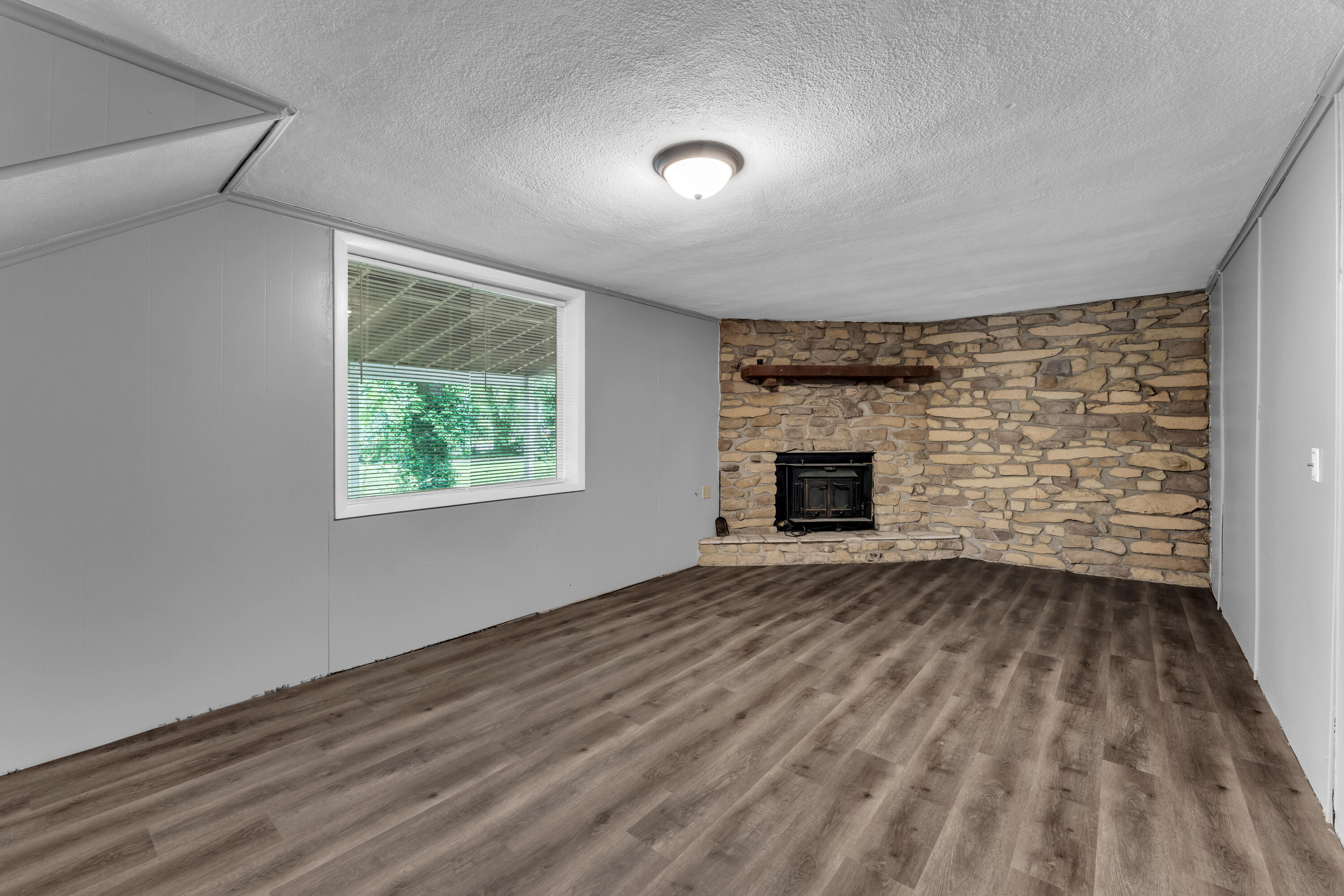 1439 South Luster Avenue Property Photo 12