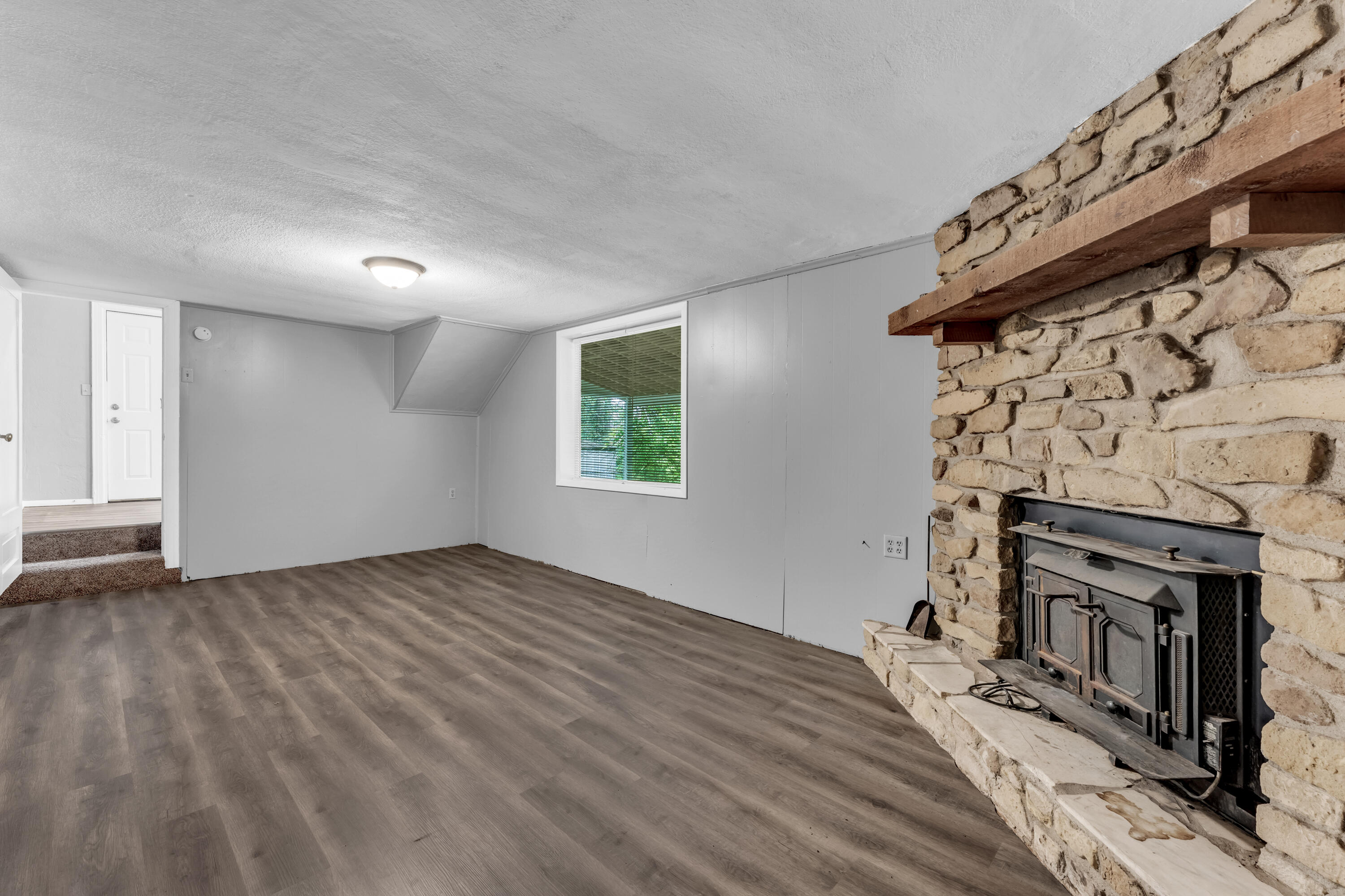 1439 South Luster Avenue Property Photo 13