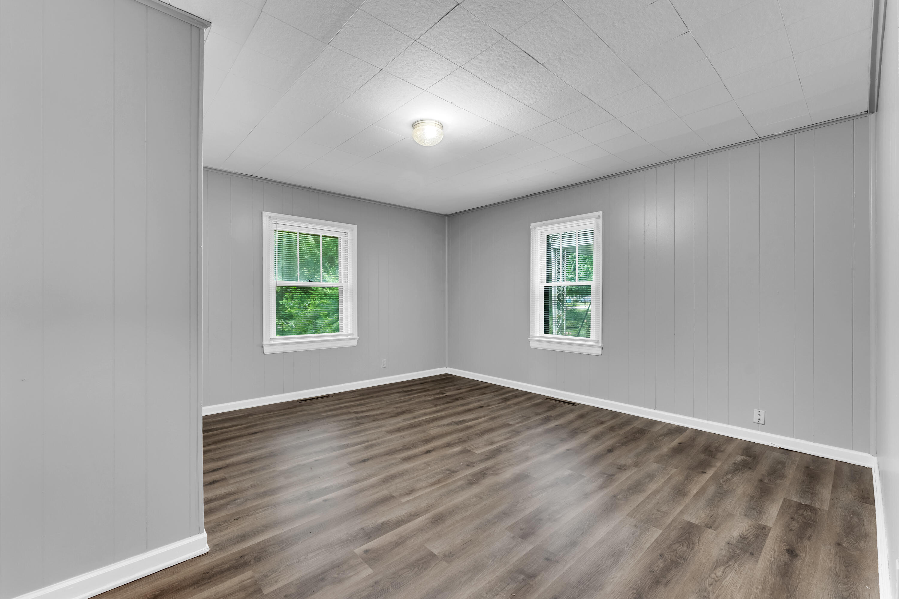 1439 South Luster Avenue Property Photo 14