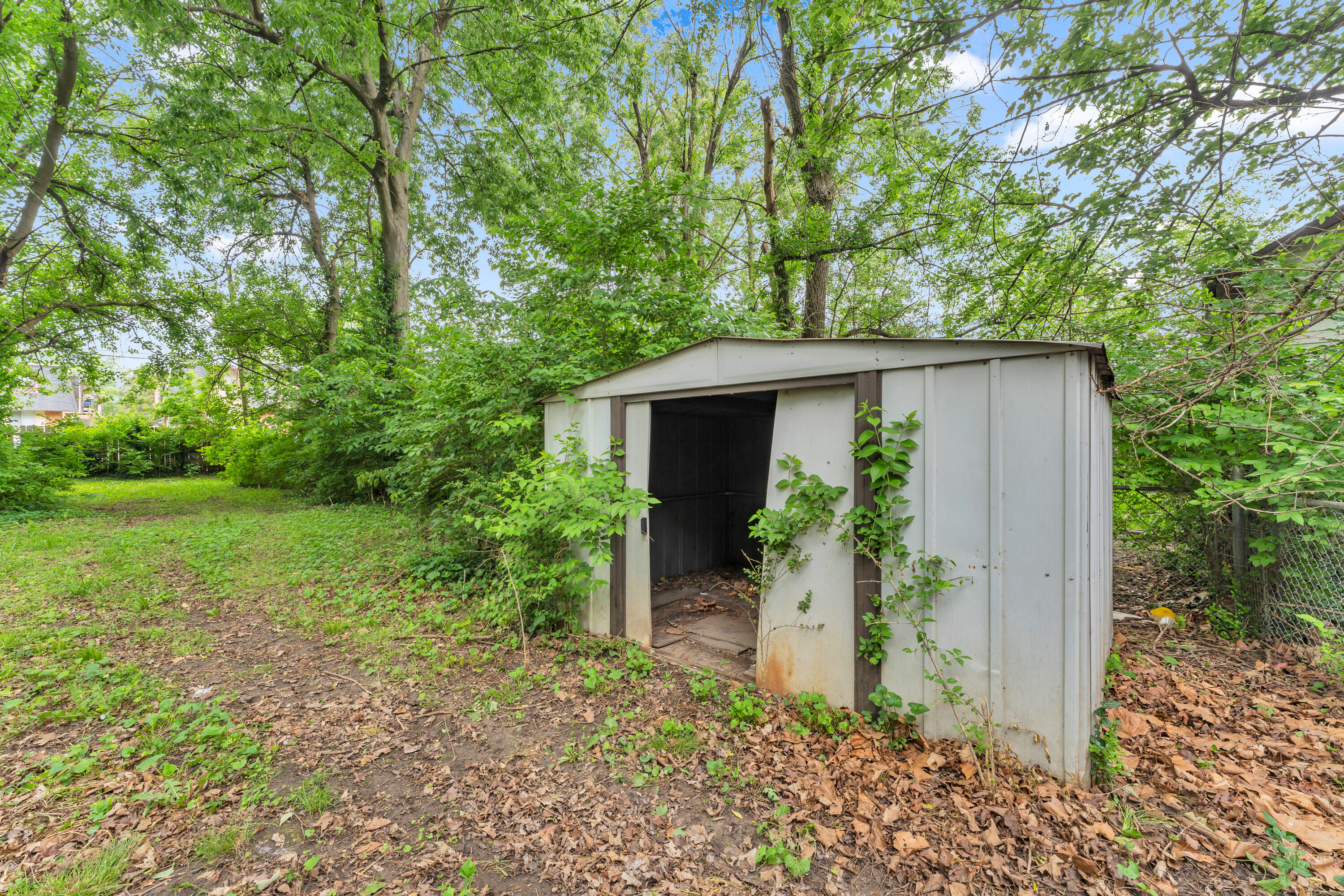 1439 South Luster Avenue Property Photo 22