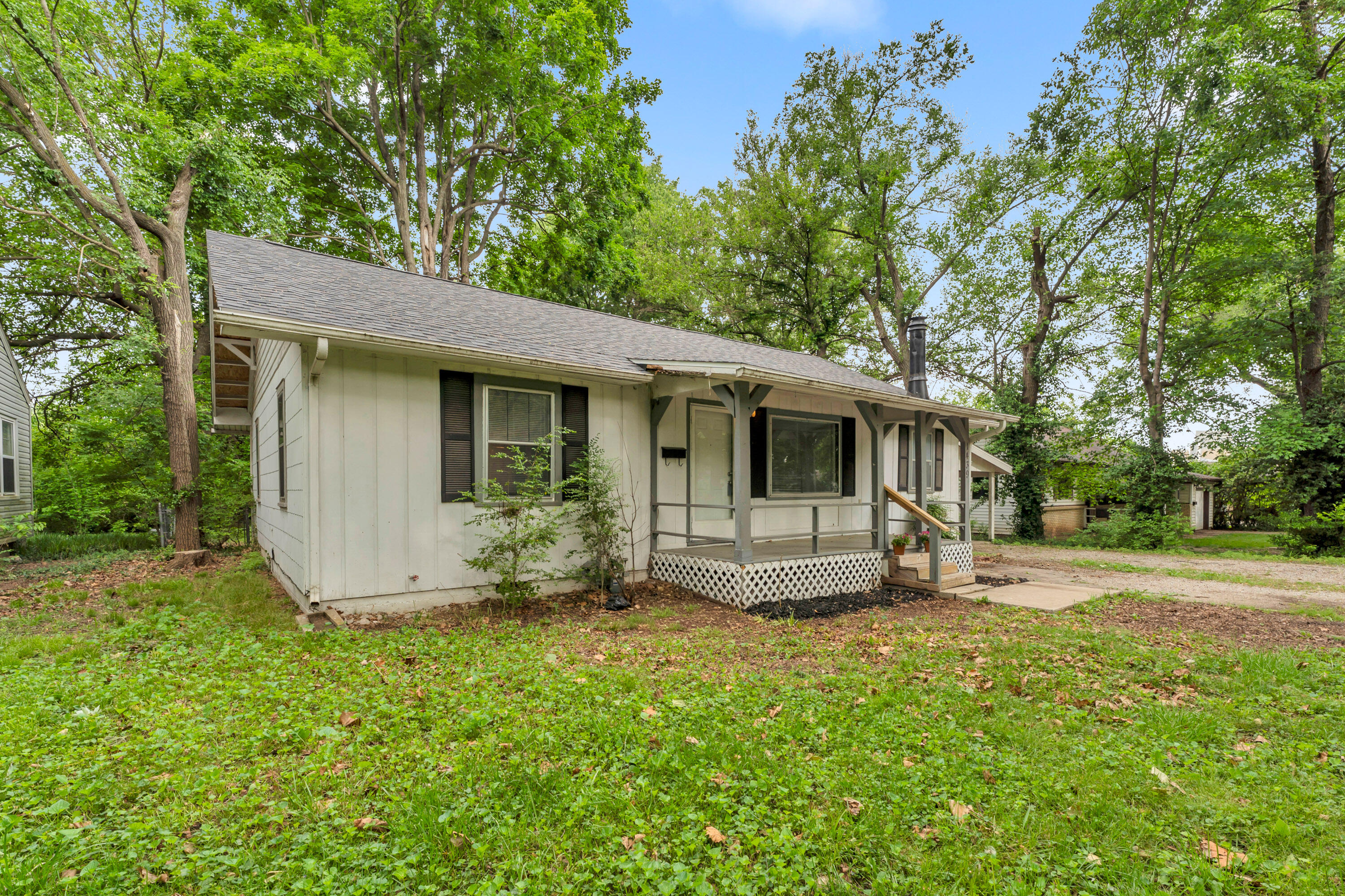 1439 South Luster Avenue Property Photo 27