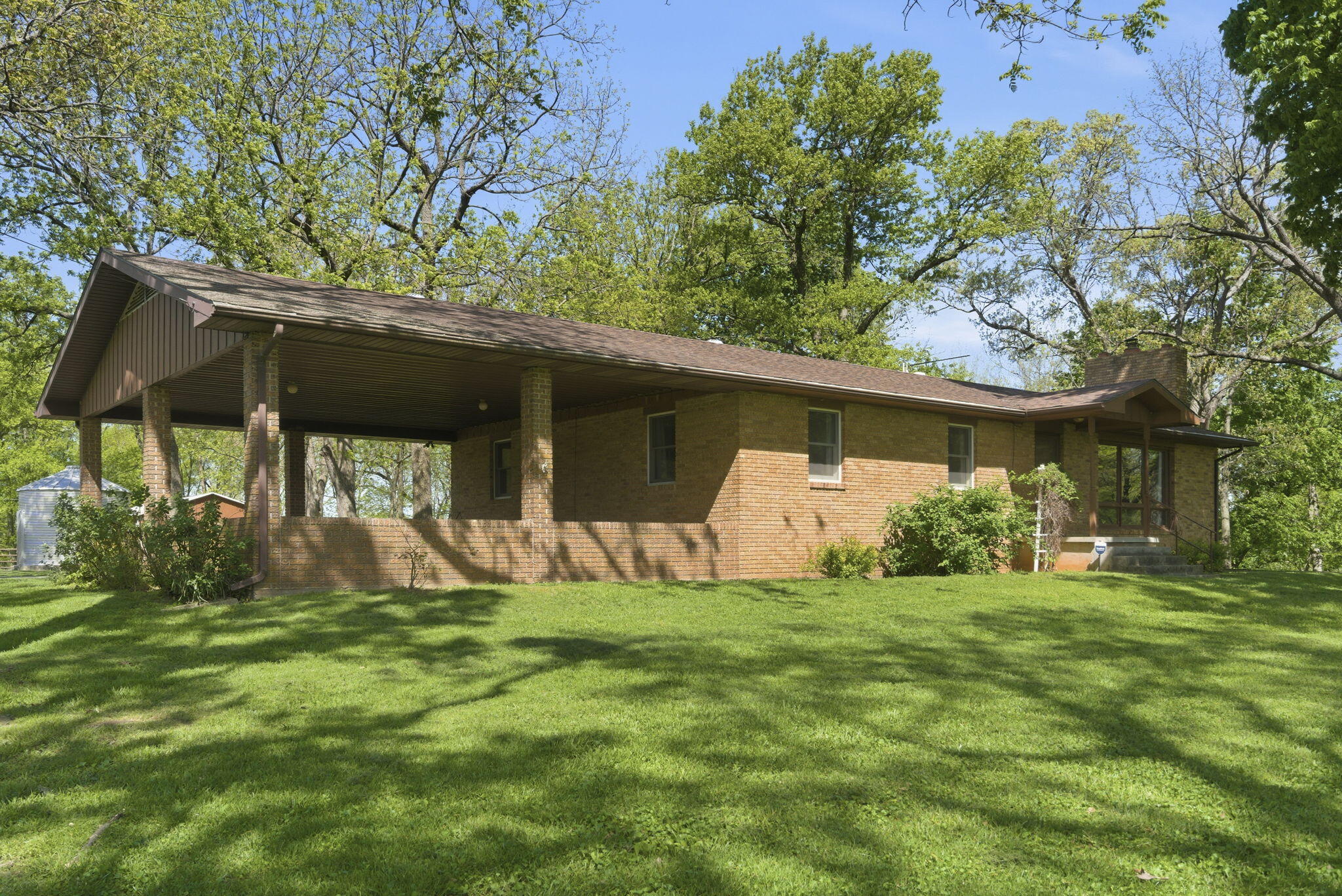 23625 Lawrence 1020 Property Photo 3