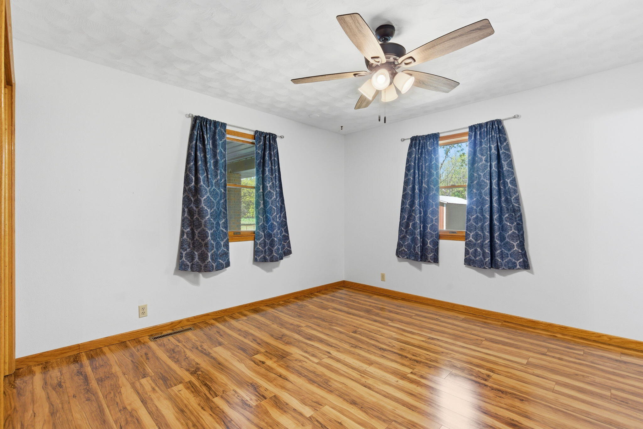 23625 Lawrence 1020 Property Photo 15