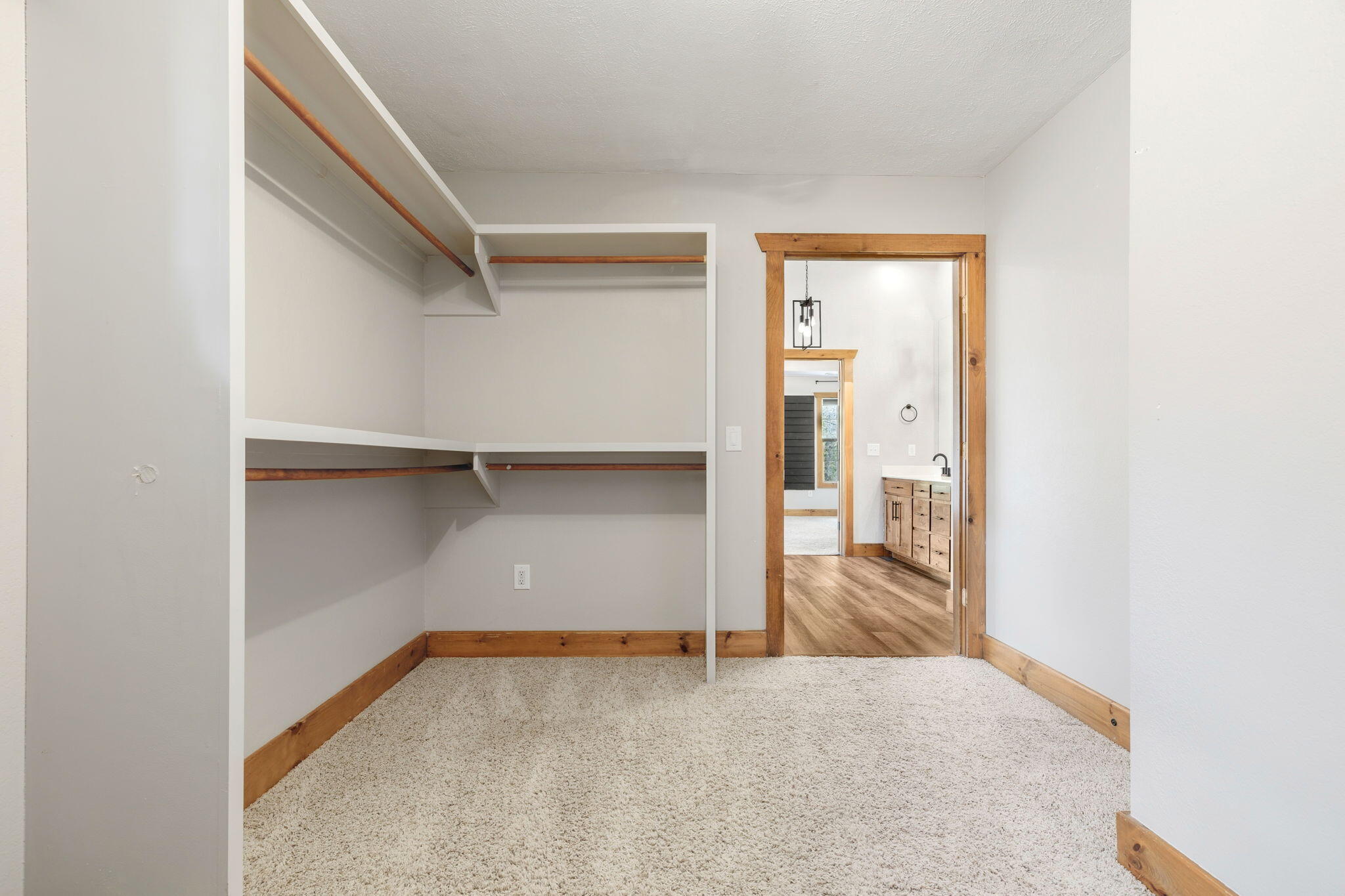 5620 South Winsor Drive Property Photo 37