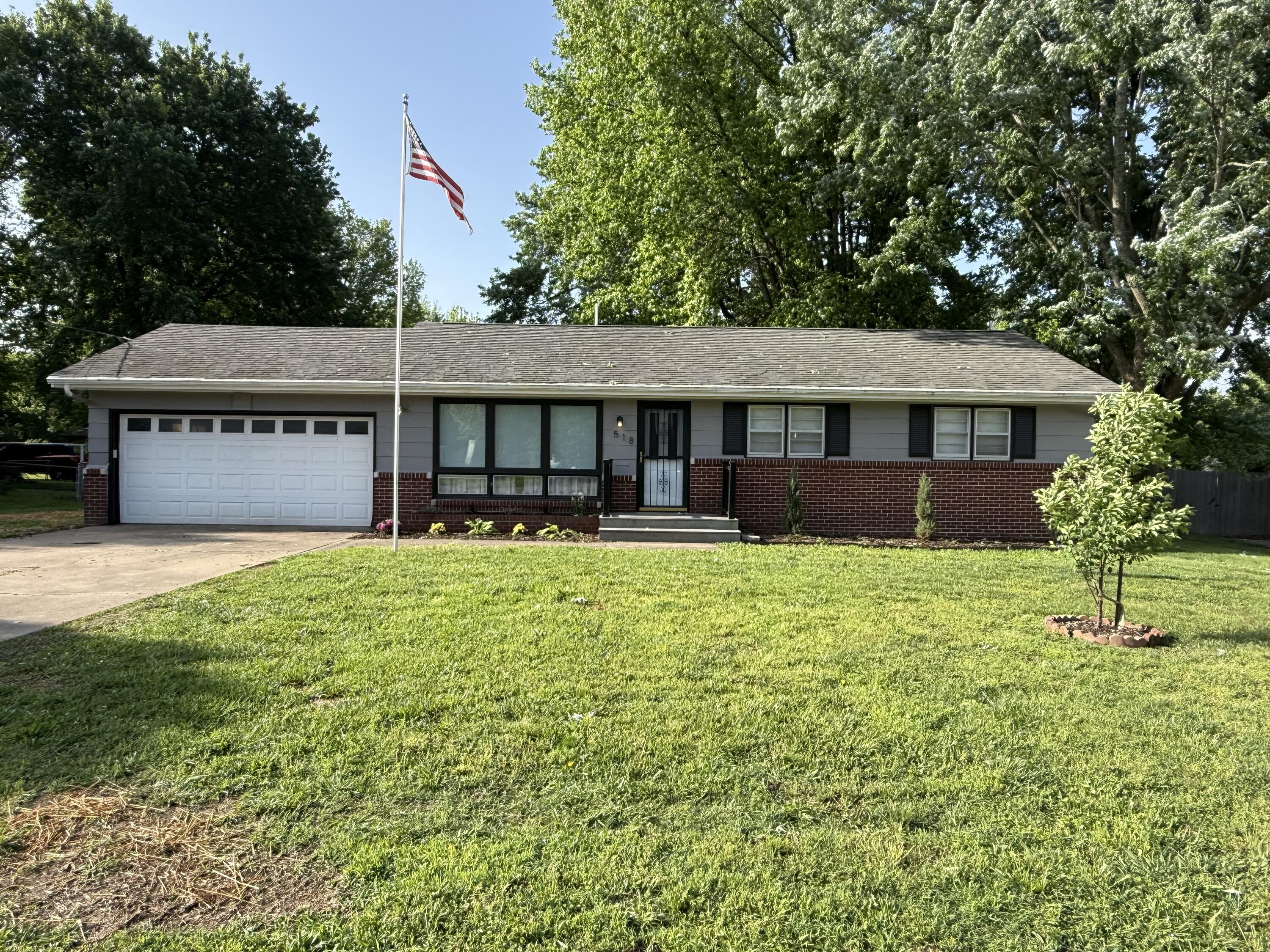 518 East Walnut Street Property Photo 1