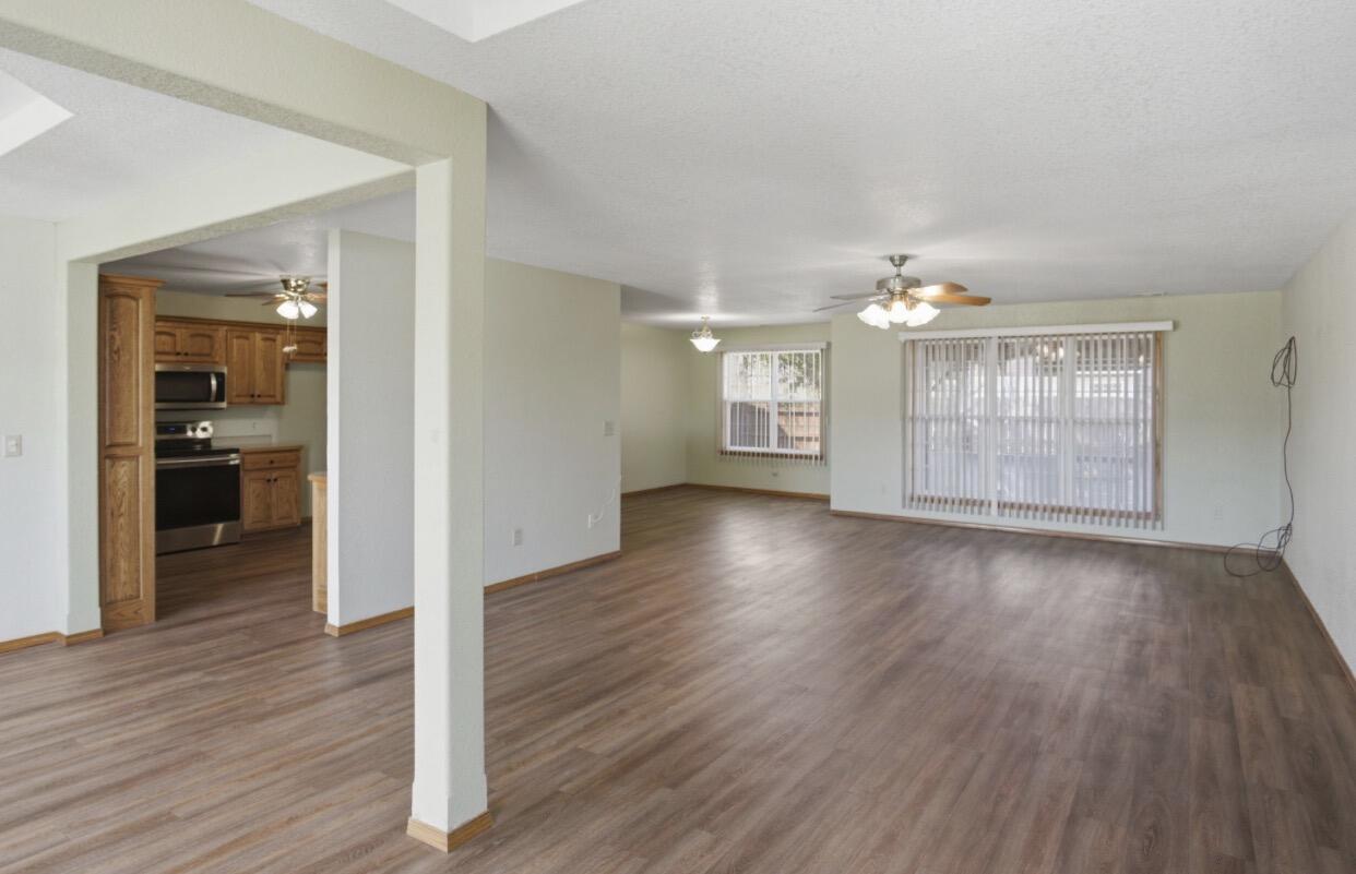 1910 Sylvan Avenue Property Photo 4
