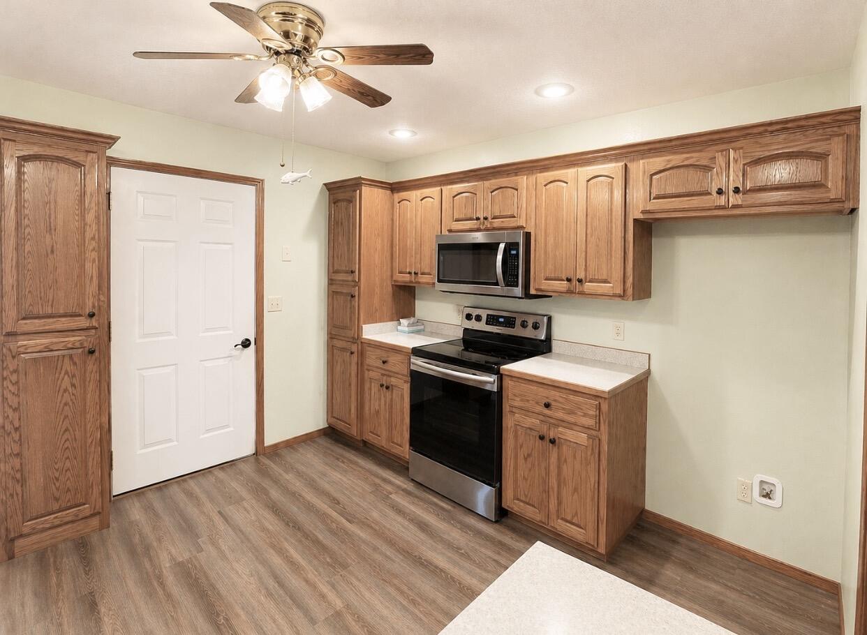 1910 Sylvan Avenue Property Photo 12