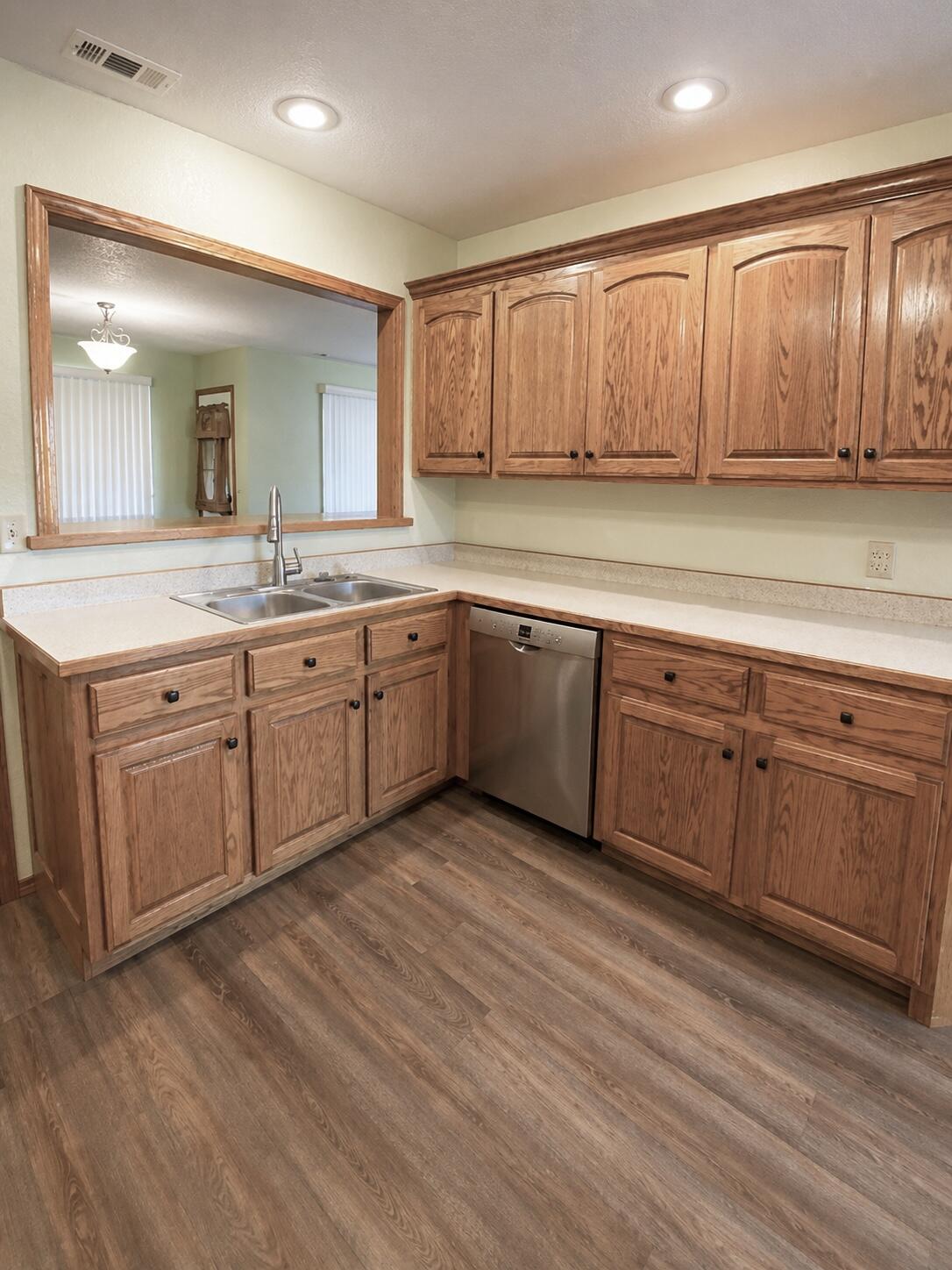 1910 Sylvan Avenue Property Photo 14