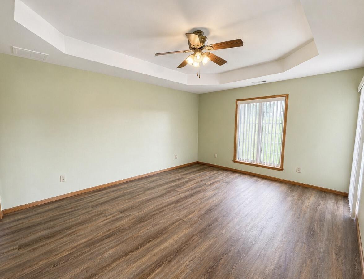 1910 Sylvan Avenue Property Photo 16