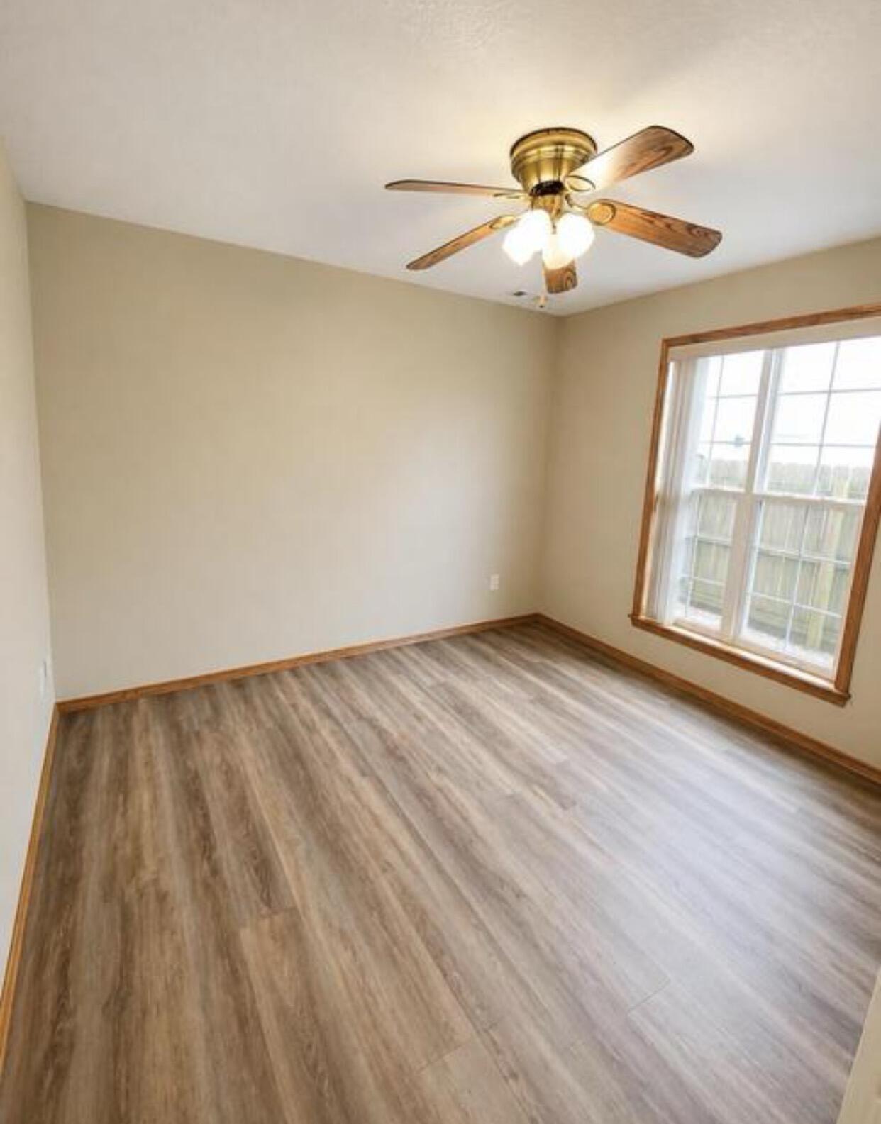 1910 Sylvan Avenue Property Photo 22