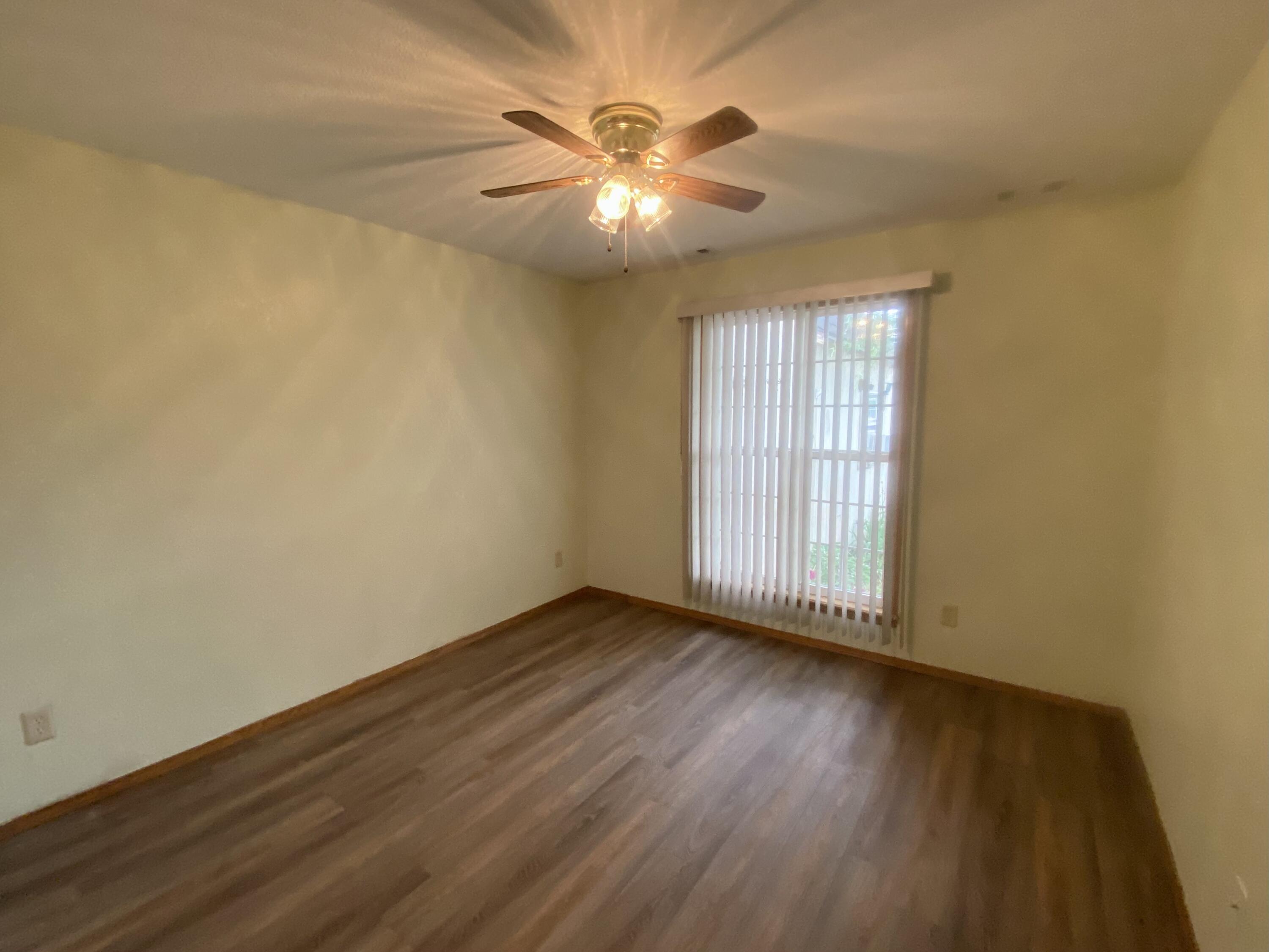 1910 Sylvan Avenue Property Photo 24