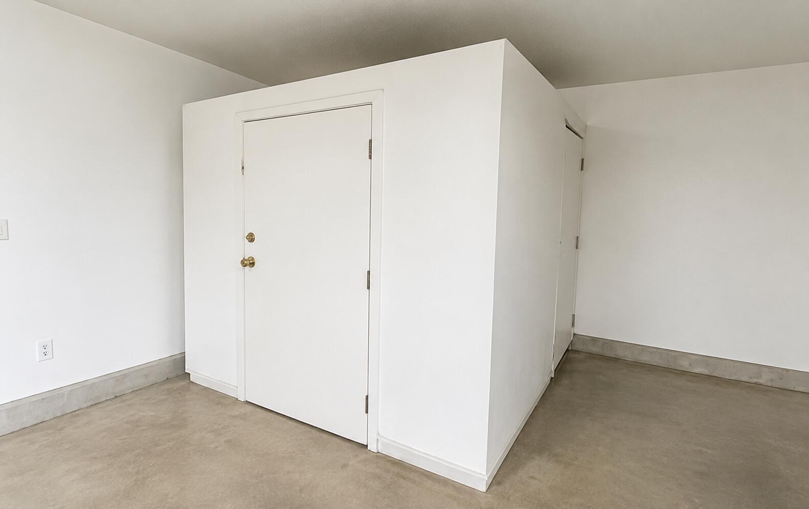 1910 Sylvan Avenue Property Photo 30